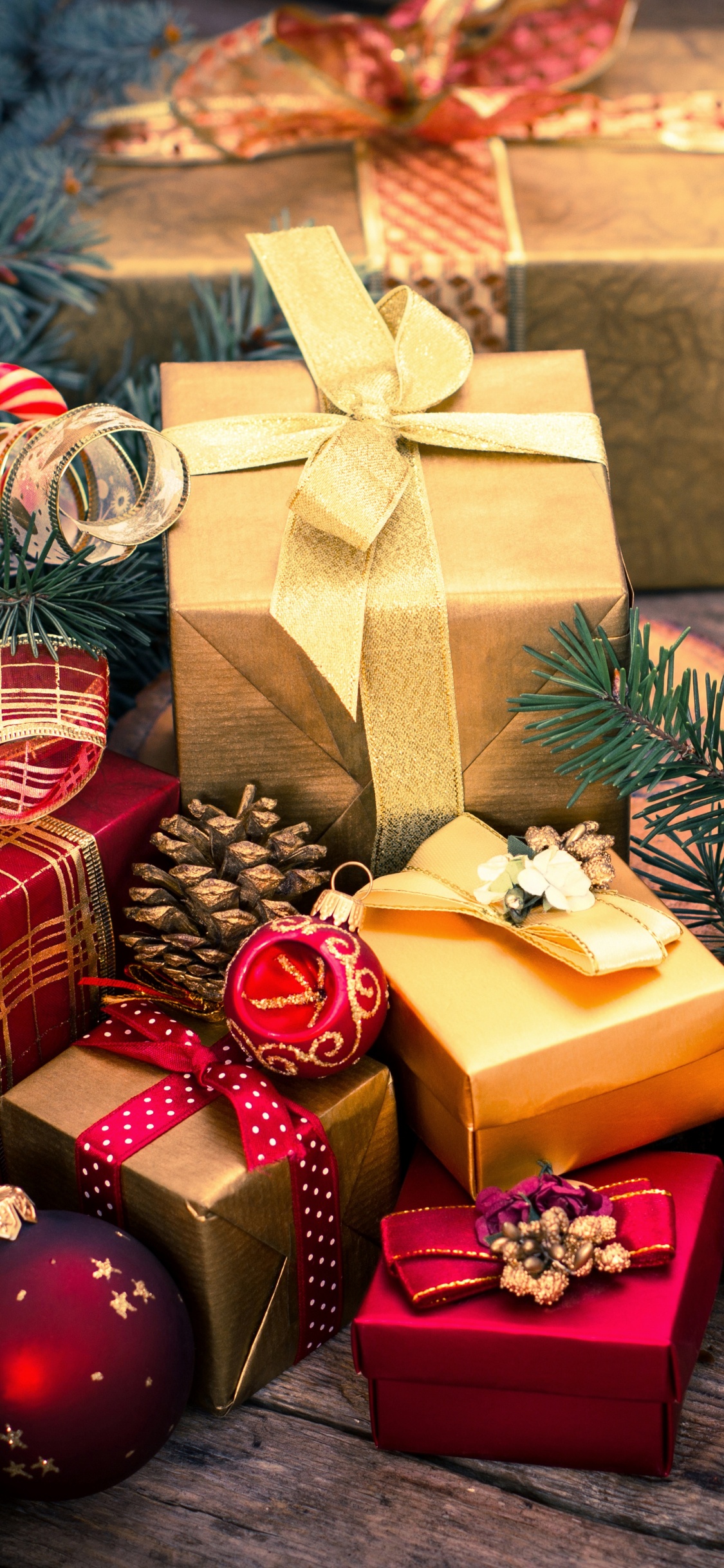 Geschenk, Weihnachten, Weihnachtsgeschenk, Weihnachtsbaum, Christmas Ornament. Wallpaper in 1125x2436 Resolution