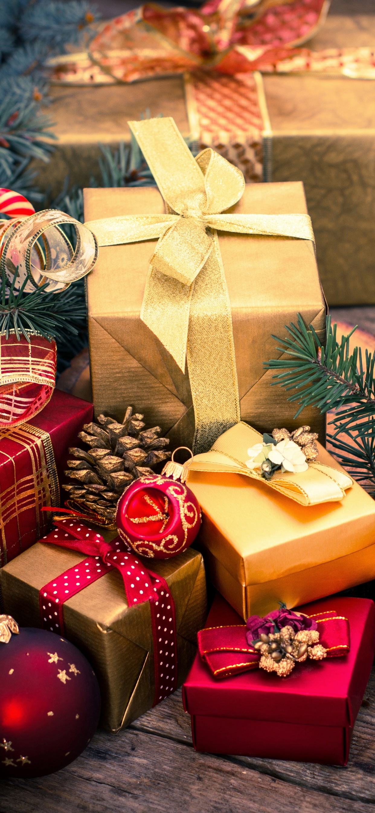 Geschenk, Weihnachten, Weihnachtsgeschenk, Weihnachtsbaum, Christmas Ornament. Wallpaper in 1242x2688 Resolution