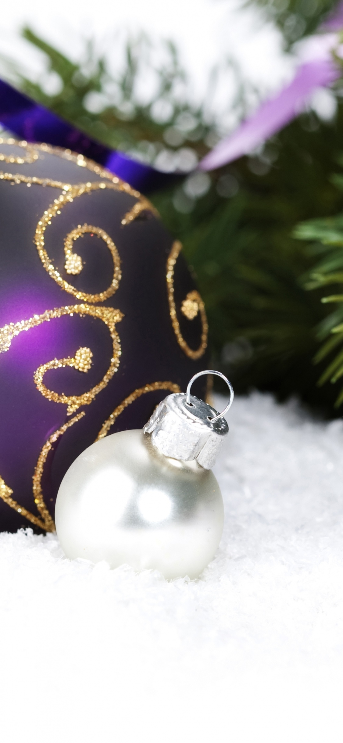 Neujahr, Weihnachten, Christmas Ornament, Purpur, Weihnachtsdekoration. Wallpaper in 1125x2436 Resolution