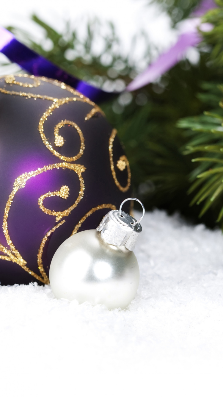 Neujahr, Weihnachten, Christmas Ornament, Purpur, Weihnachtsdekoration. Wallpaper in 750x1334 Resolution