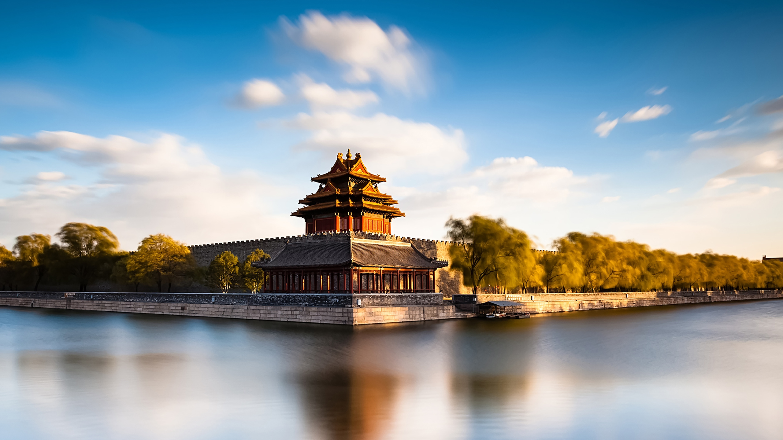 Brown and Black Temple Near Green Trees and River Under Blue Sky During Daytime. Wallpaper in 2560x1440 Resolution