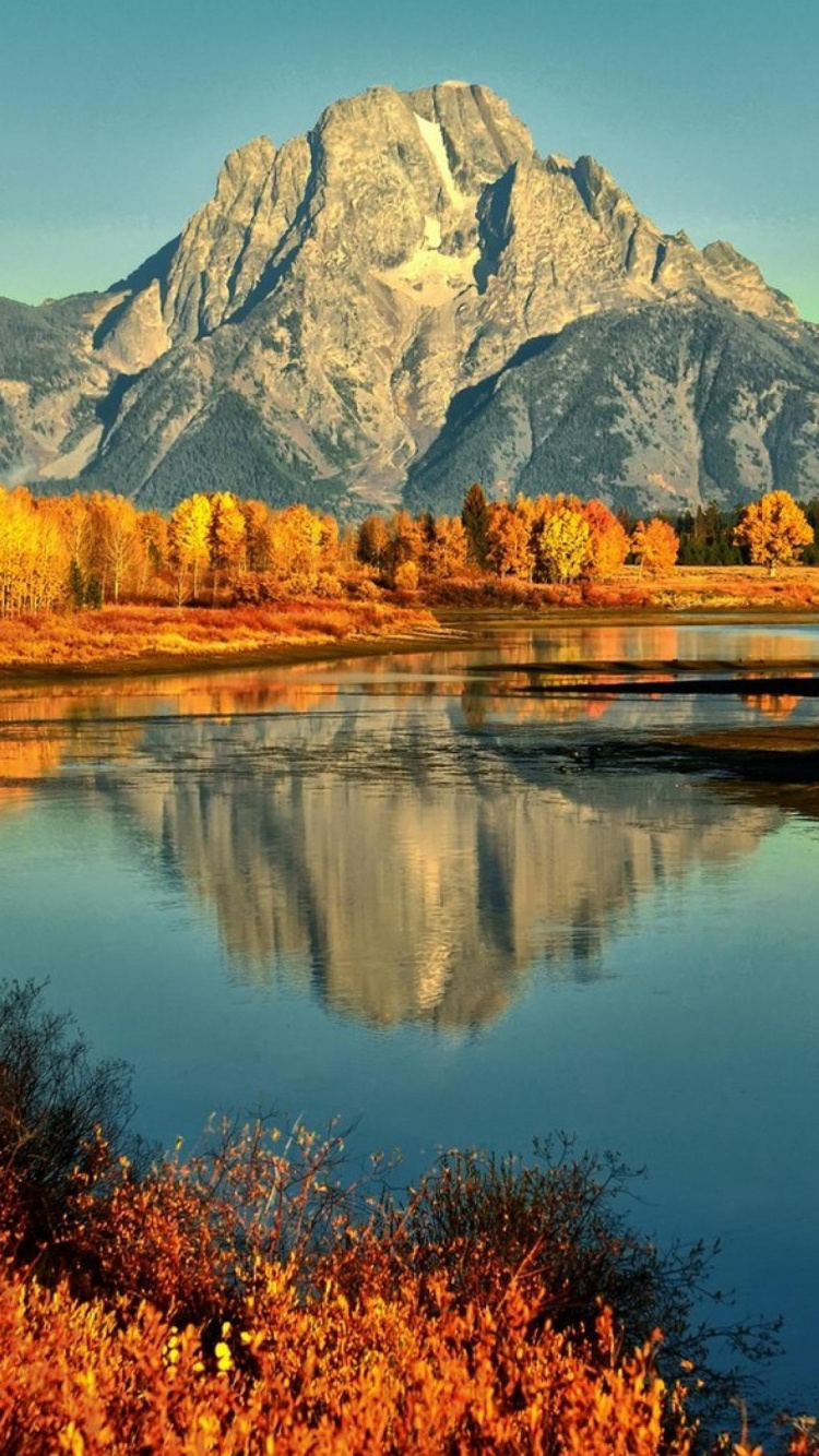 Lake Surrounded by Trees and Mountains During Daytime. Wallpaper in 750x1334 Resolution