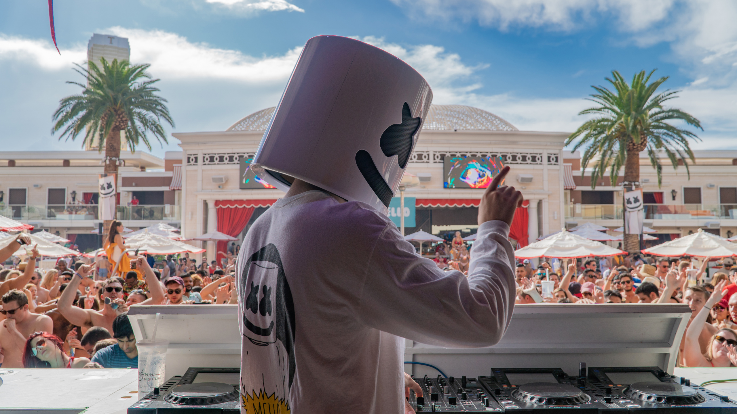 Electronic Dance Music, Vacation, Tourism, Headgear, Travel. Wallpaper in 2560x1440 Resolution