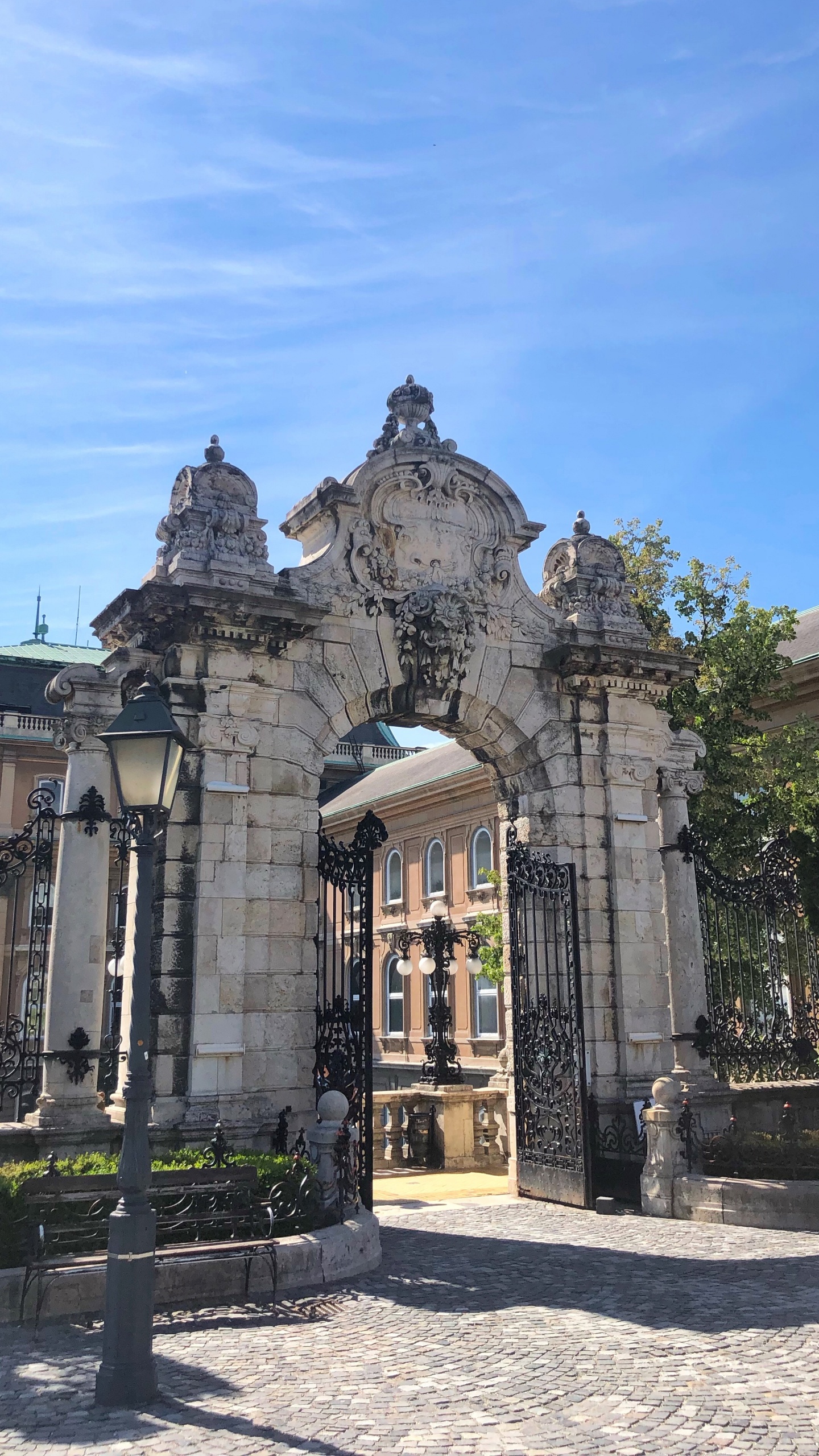 Budaer Burg, Klassische Architektur, Denkmal, Alte Geschichte, Historic Site. Wallpaper in 1440x2560 Resolution