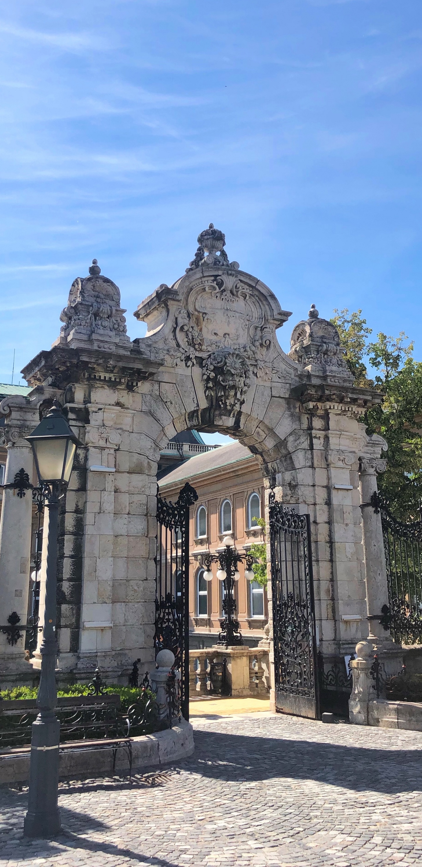 Budaer Burg, Klassische Architektur, Denkmal, Alte Geschichte, Historic Site. Wallpaper in 1440x2960 Resolution