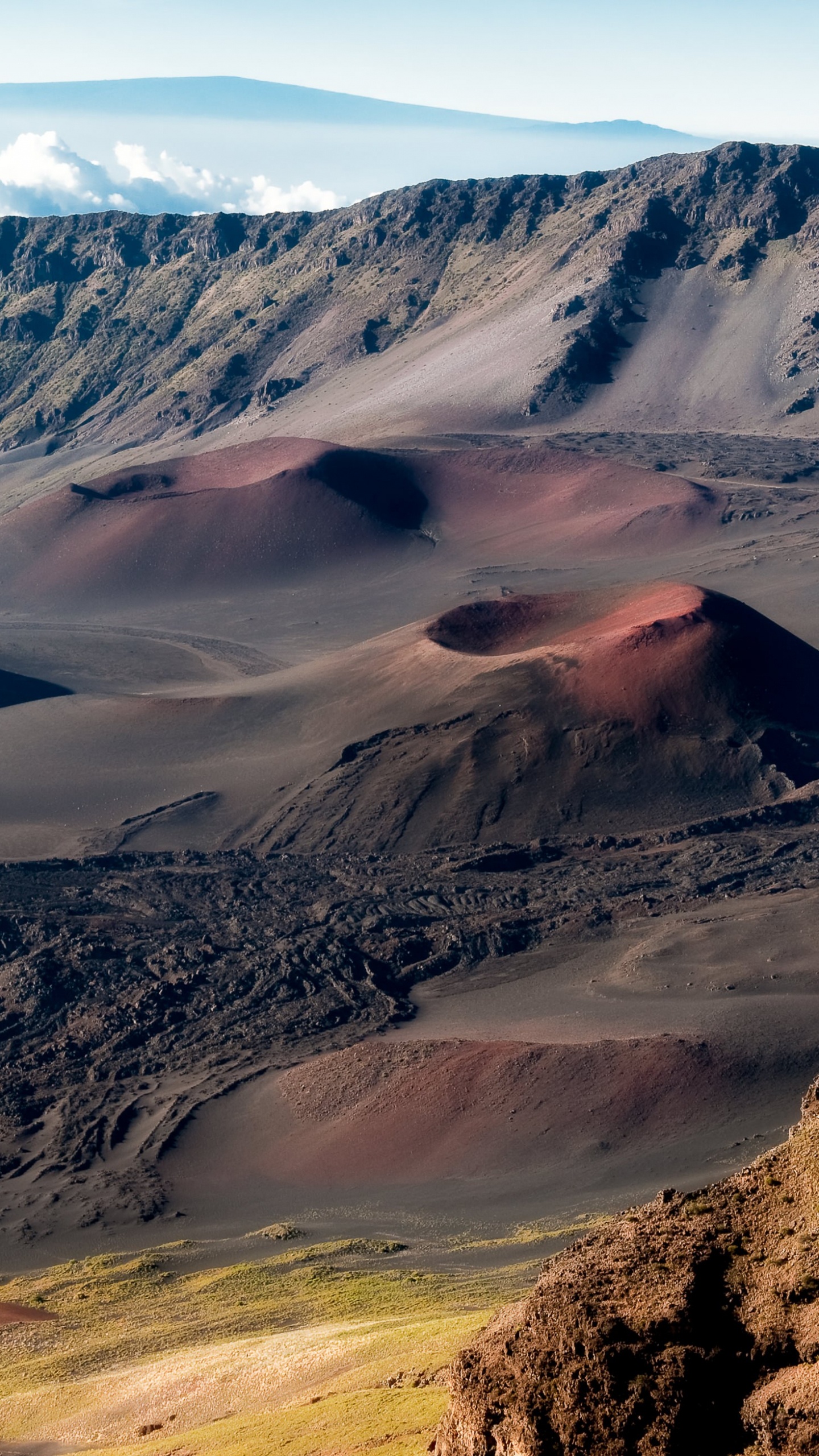 Brown and White Mountains Under White Sky During Daytime. Wallpaper in 1440x2560 Resolution