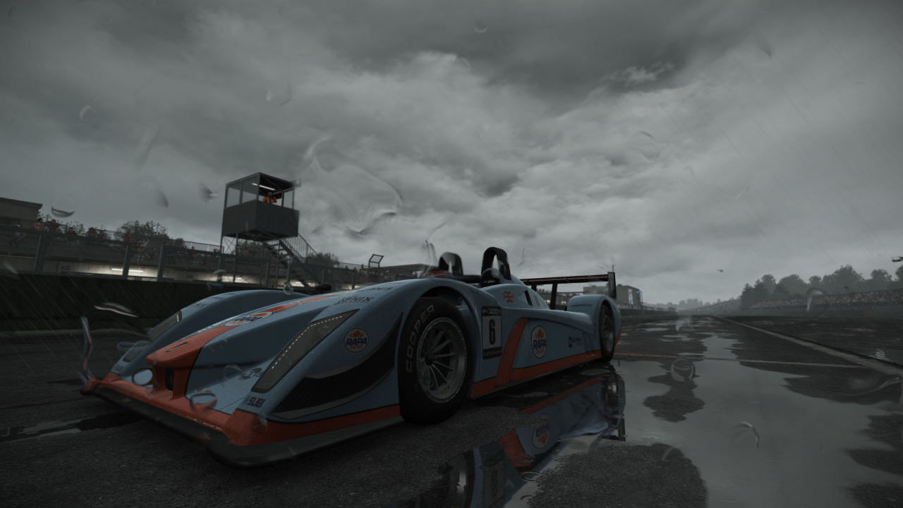 Schwarzer Und Roter Ferrari f 1 Auf Grauem Sand Unter Grauem Bewölktem Himmel Tagsüber. Wallpaper in 1280x720 Resolution