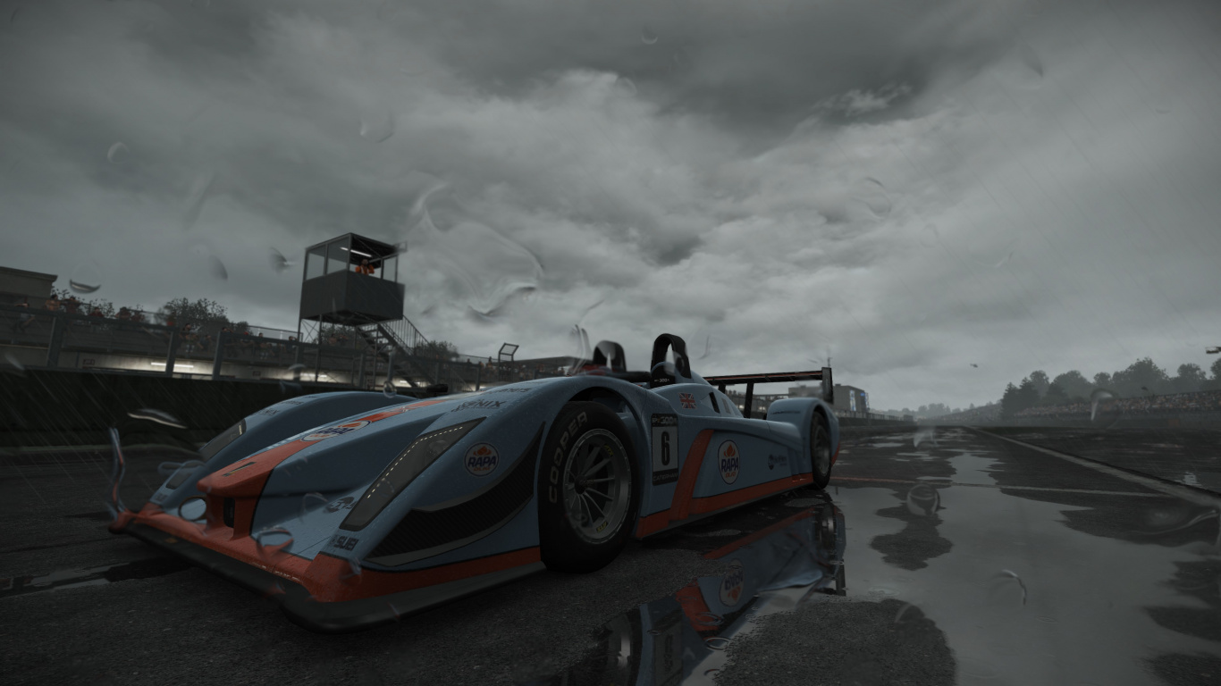 Ferrari F 1 Negro y Rojo Sobre Arena Gris Bajo un Cielo Nublado Gris Durante el Día. Wallpaper in 1366x768 Resolution