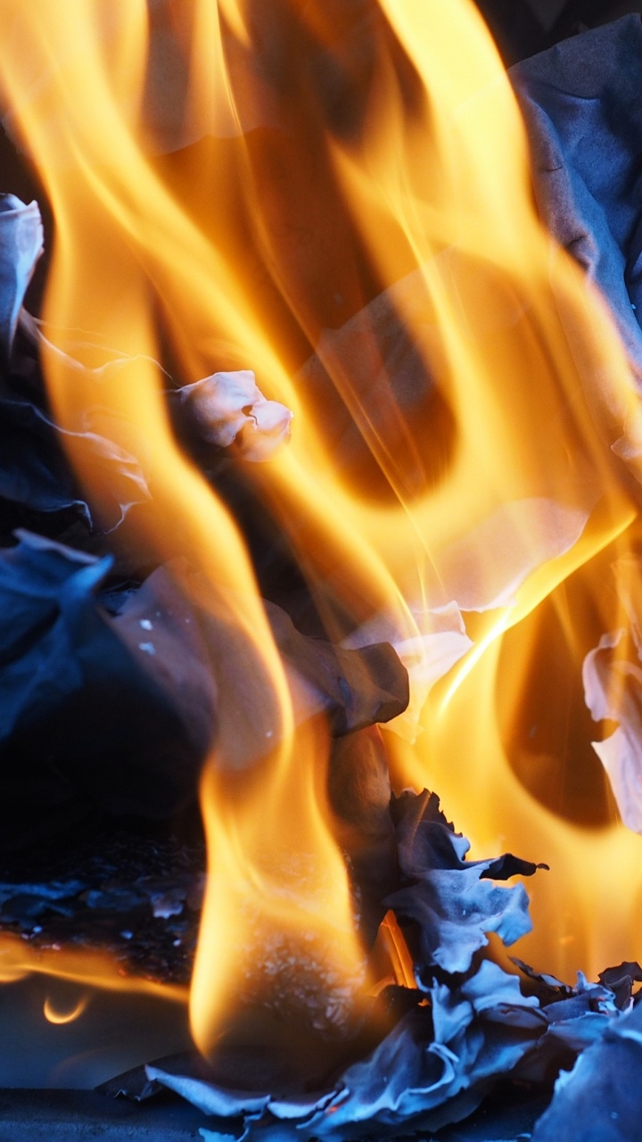 Blue and Yellow Flame Illustration. Wallpaper in 720x1280 Resolution