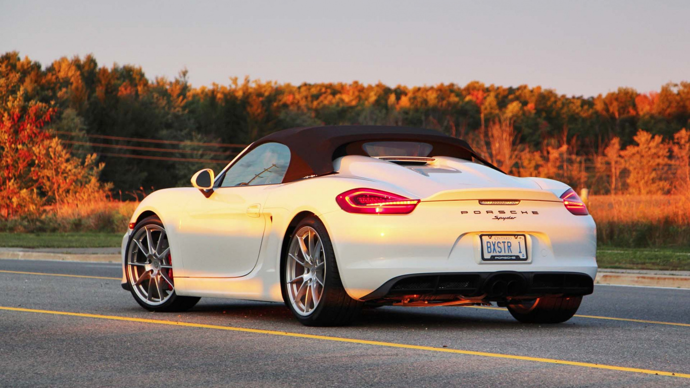 White Porsche 911 on Road During Daytime. Wallpaper in 1366x768 Resolution
