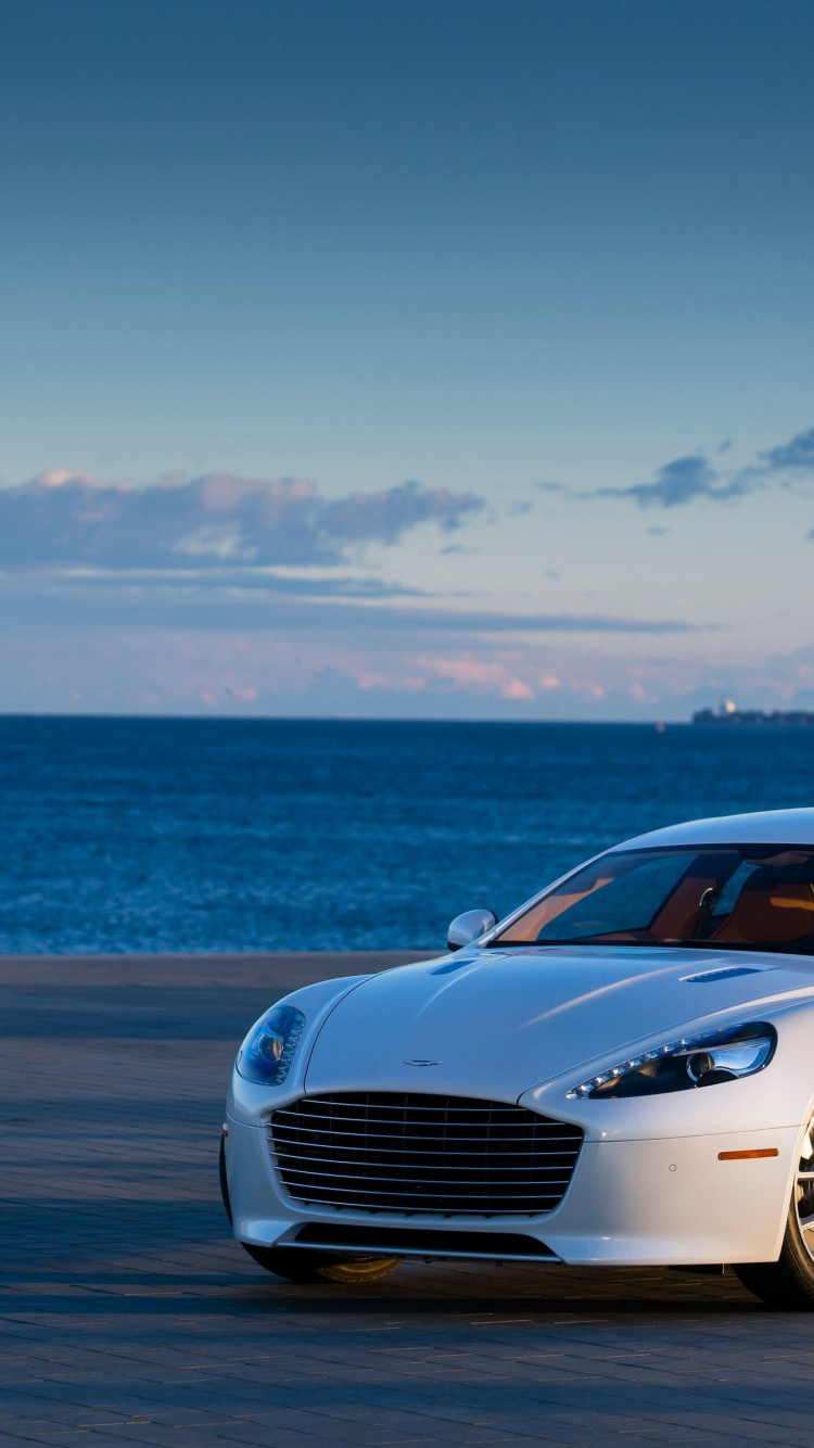 Sedán Blanco Sobre el Mar Azul Durante el Día. Wallpaper in 750x1334 Resolution