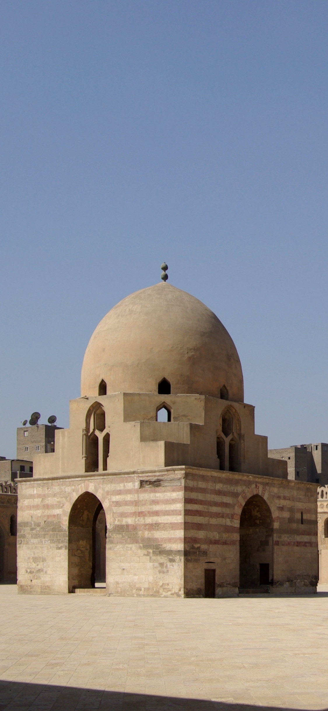 Brown Concrete Dome Building Under Blue Sky During Daytime. Wallpaper in 1125x2436 Resolution
