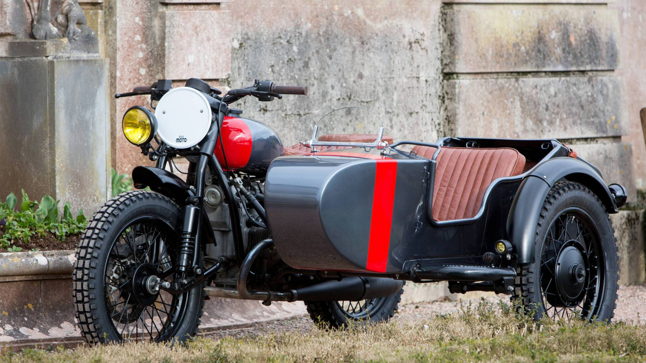 Black and Red Motorcycle on Green Grass Field During Daytime. Wallpaper in 1280x720 Resolution