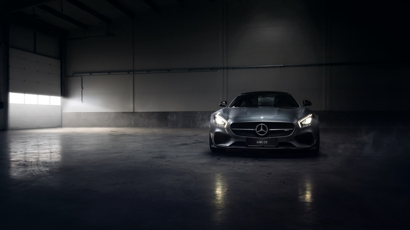 Schwarzes Bmw m 3 Coupe Auf Dem Parkplatz Geparkt. Wallpaper in 1366x768 Resolution