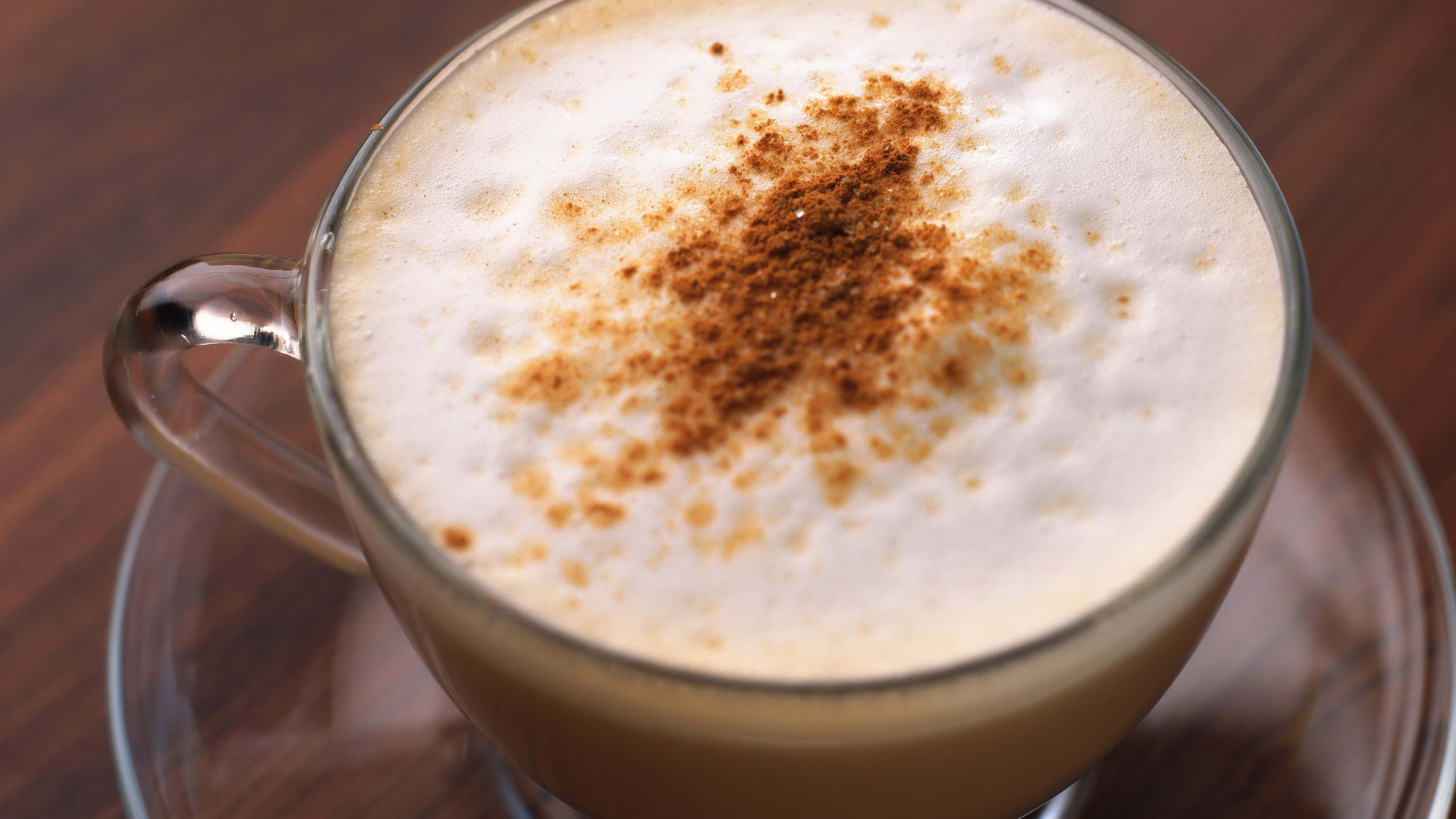 Liquide Blanc Dans Une Tasse en Céramique Noire. Wallpaper in 2560x1440 Resolution