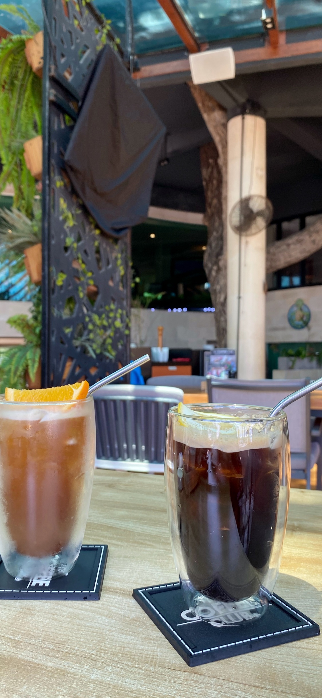 Tabelle, Tafelgeschirr, Serveware, Drinkware, Saft. Wallpaper in 1125x2436 Resolution