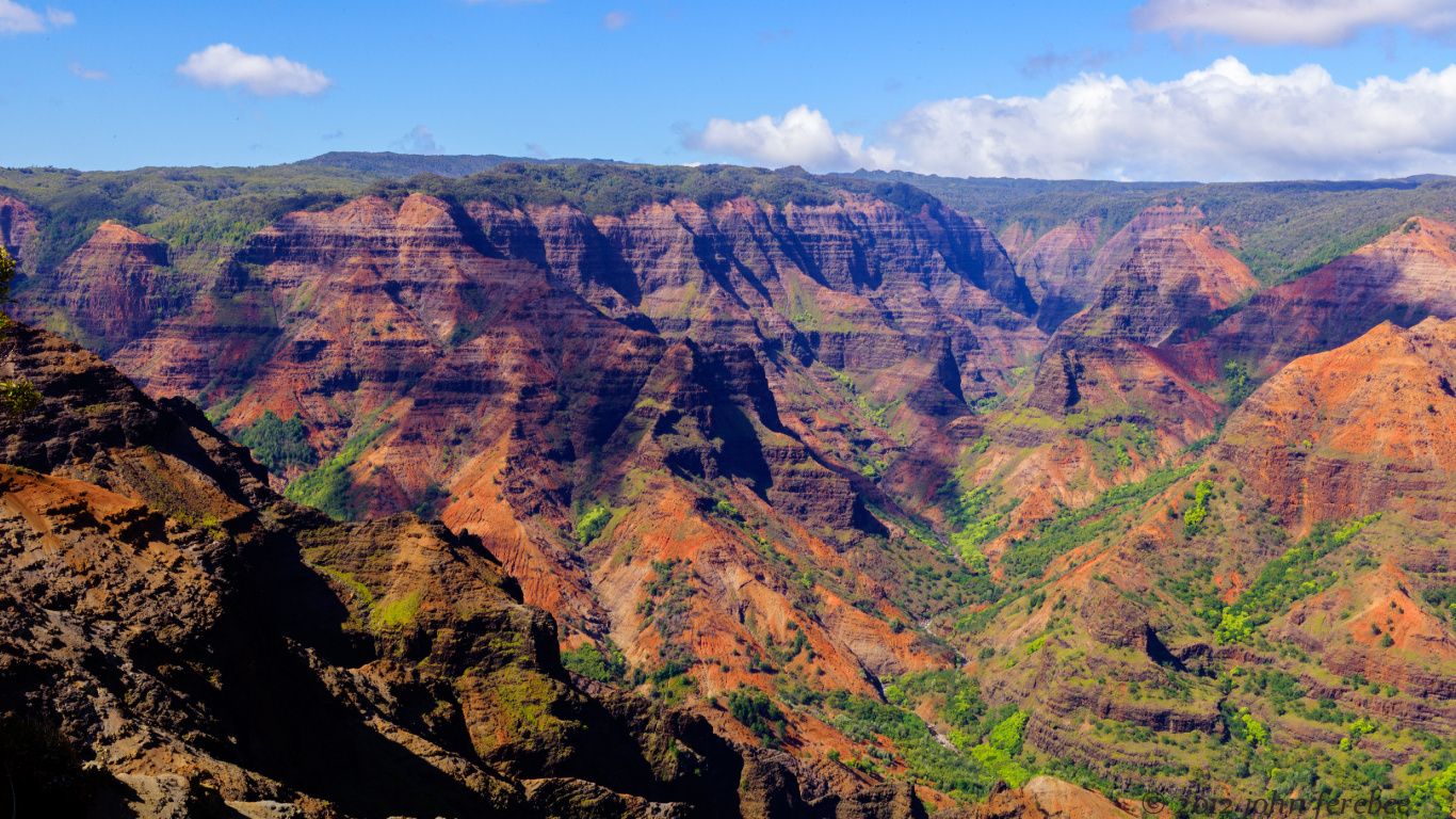 Brown and Green Mountain Under Blue Sky During Daytime. Wallpaper in 1366x768 Resolution