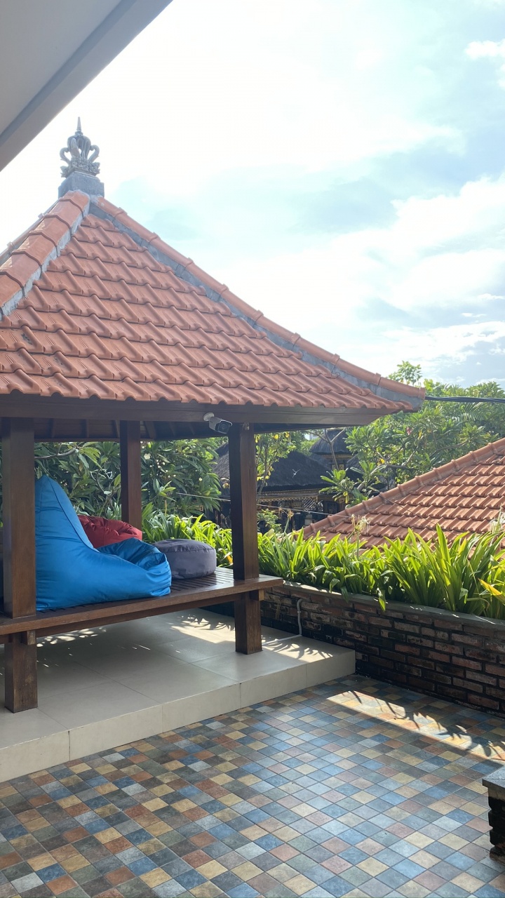 Resort, Real Estate, Roof, Outdoor Furniture, Shade. Wallpaper in 720x1280 Resolution