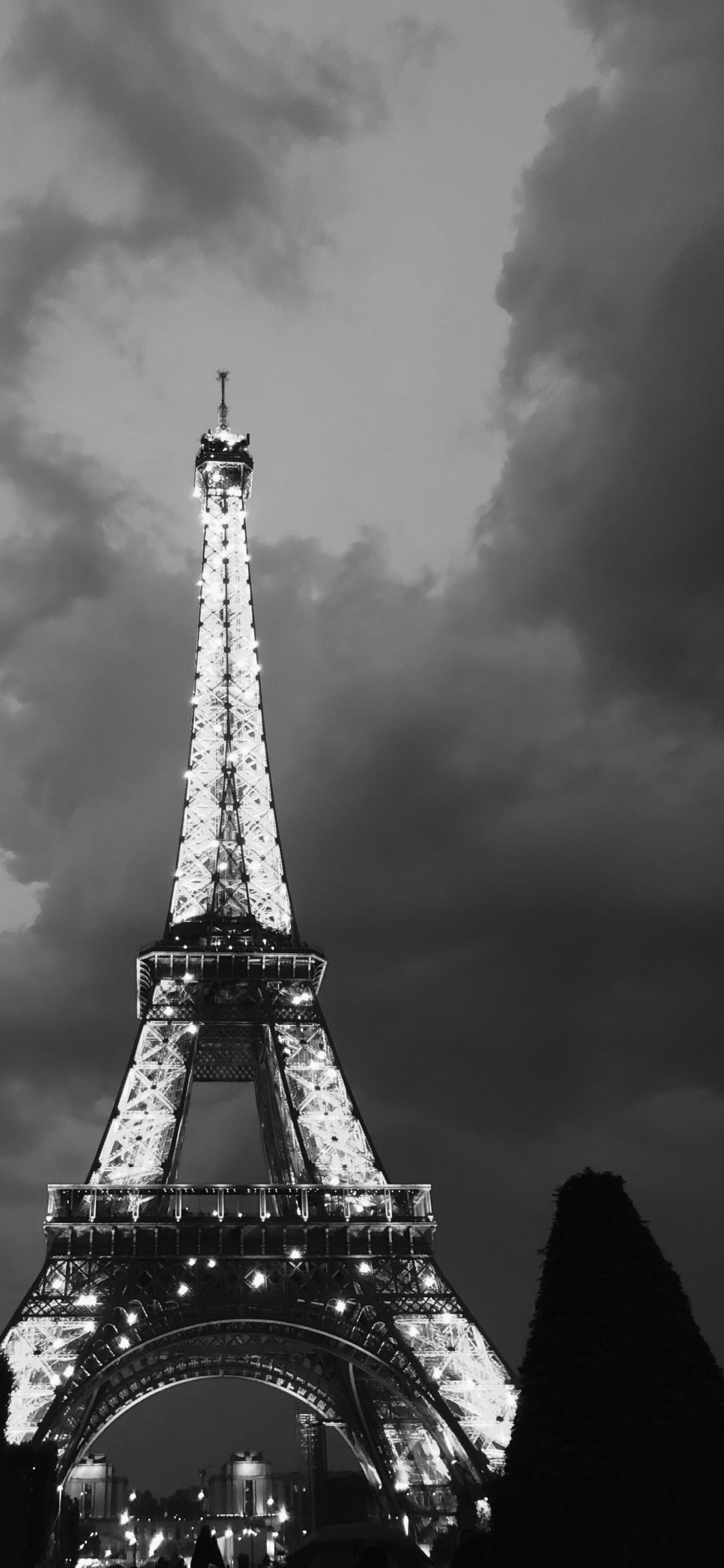 Eiffel Tower, Black and White, Tower, Cloud, Atmosphere. Wallpaper in 1125x2436 Resolution