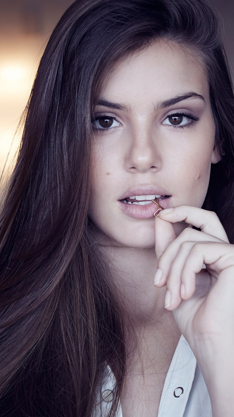 Camila Queiroz, Nariz, Piel, Ceja, Hombro. Wallpaper in 750x1334 Resolution