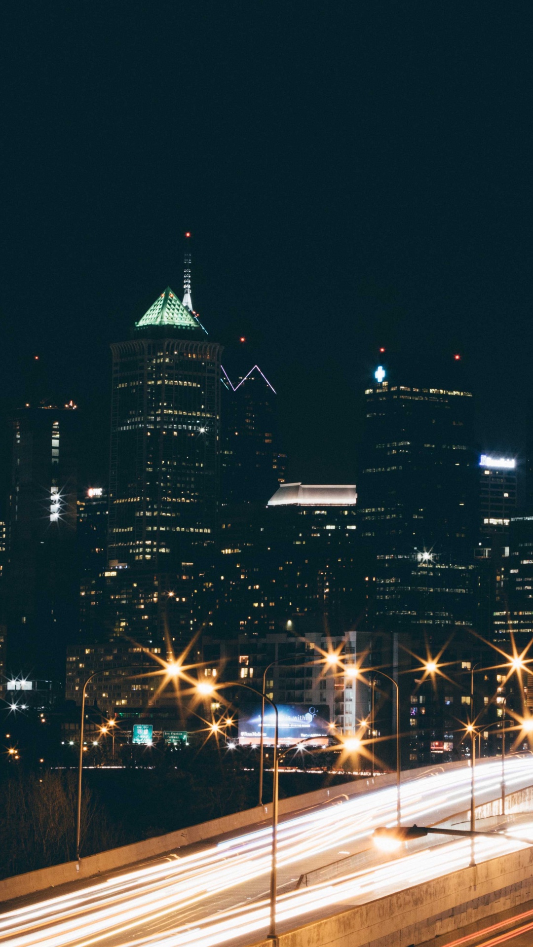 Photographie en Accéléré Des Lumières de la Ville Pendant la Nuit. Wallpaper in 1080x1920 Resolution