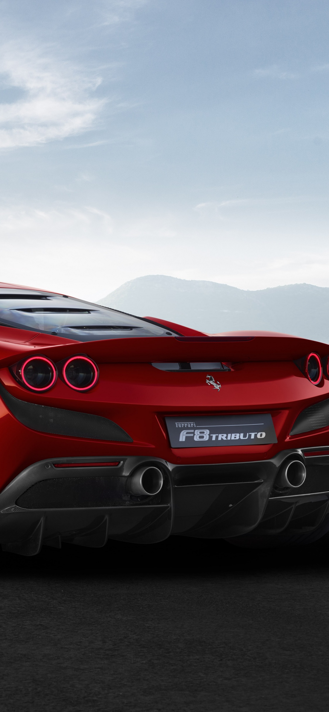 Porsche 911 Rouge Sur Route Goudronnée Noire Sous Des Nuages Blancs Pendant la Journée. Wallpaper in 1125x2436 Resolution