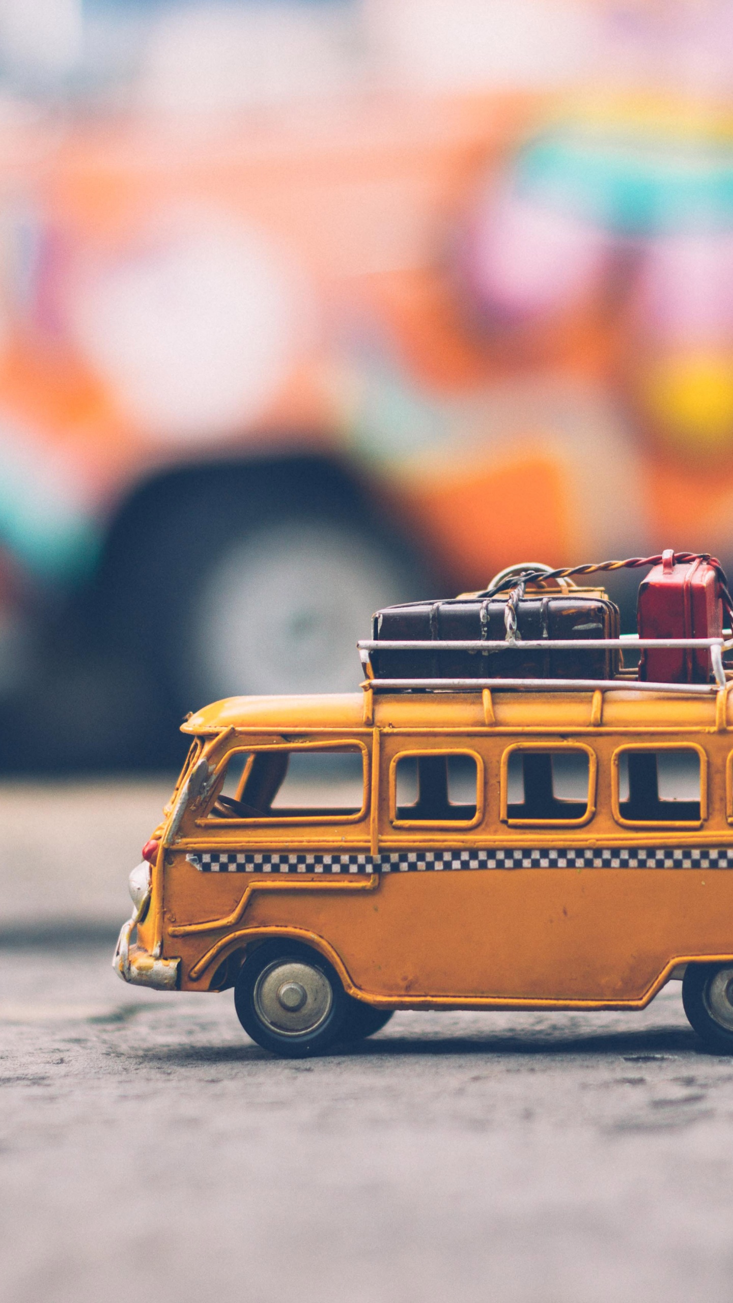 Yellow Volkswagen T-2 Scale Model. Wallpaper in 1440x2560 Resolution