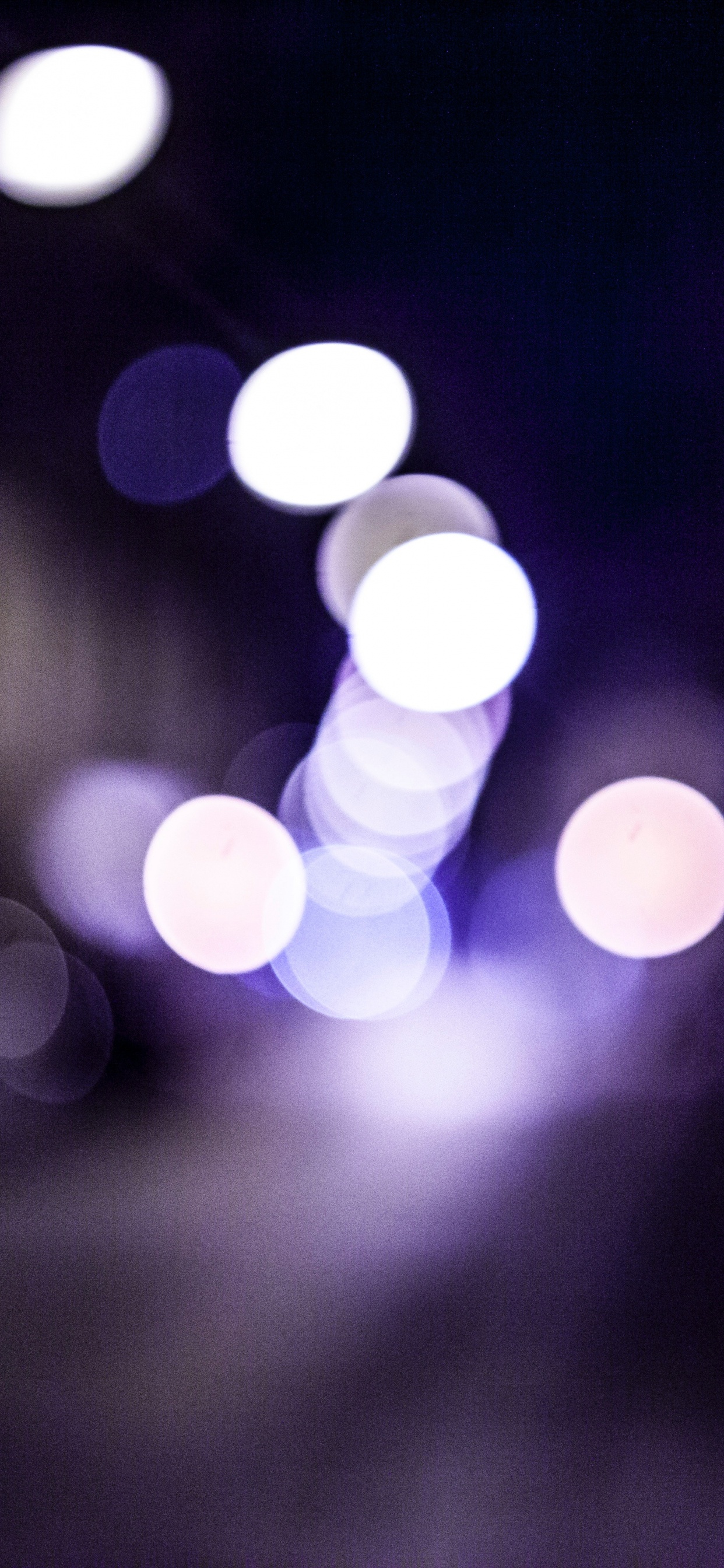 Weiße Und Gelbe Bokeh-Lichter. Wallpaper in 1242x2688 Resolution