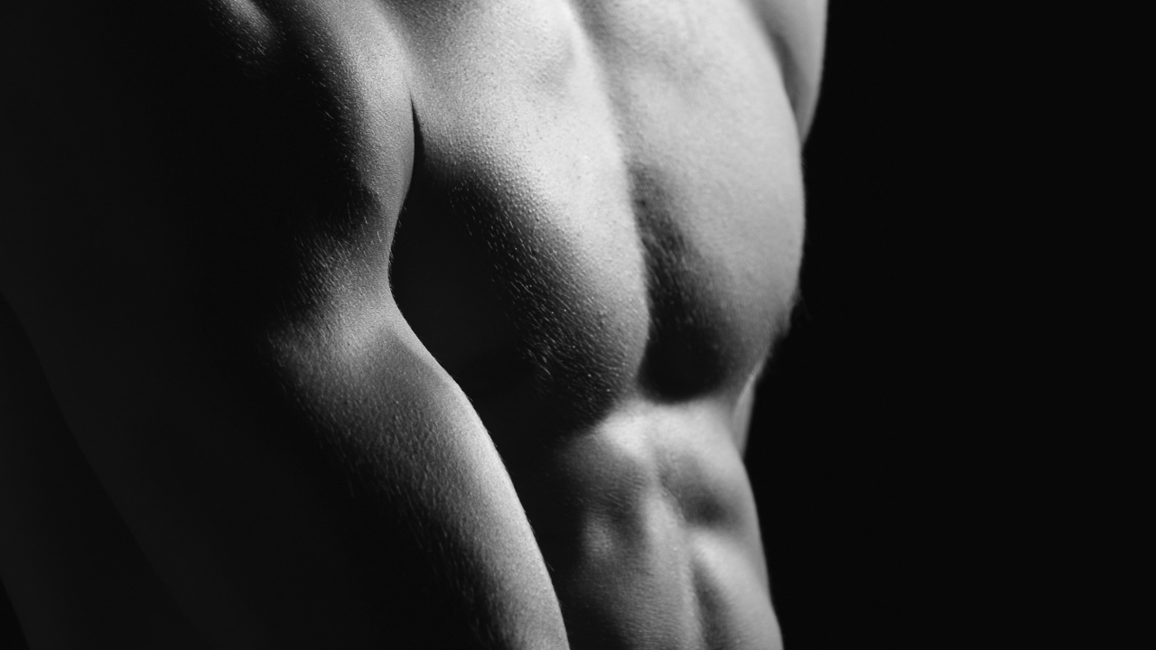 Hombre en Topless en Pantalones Cortos Negros. Wallpaper in 1280x720 Resolution