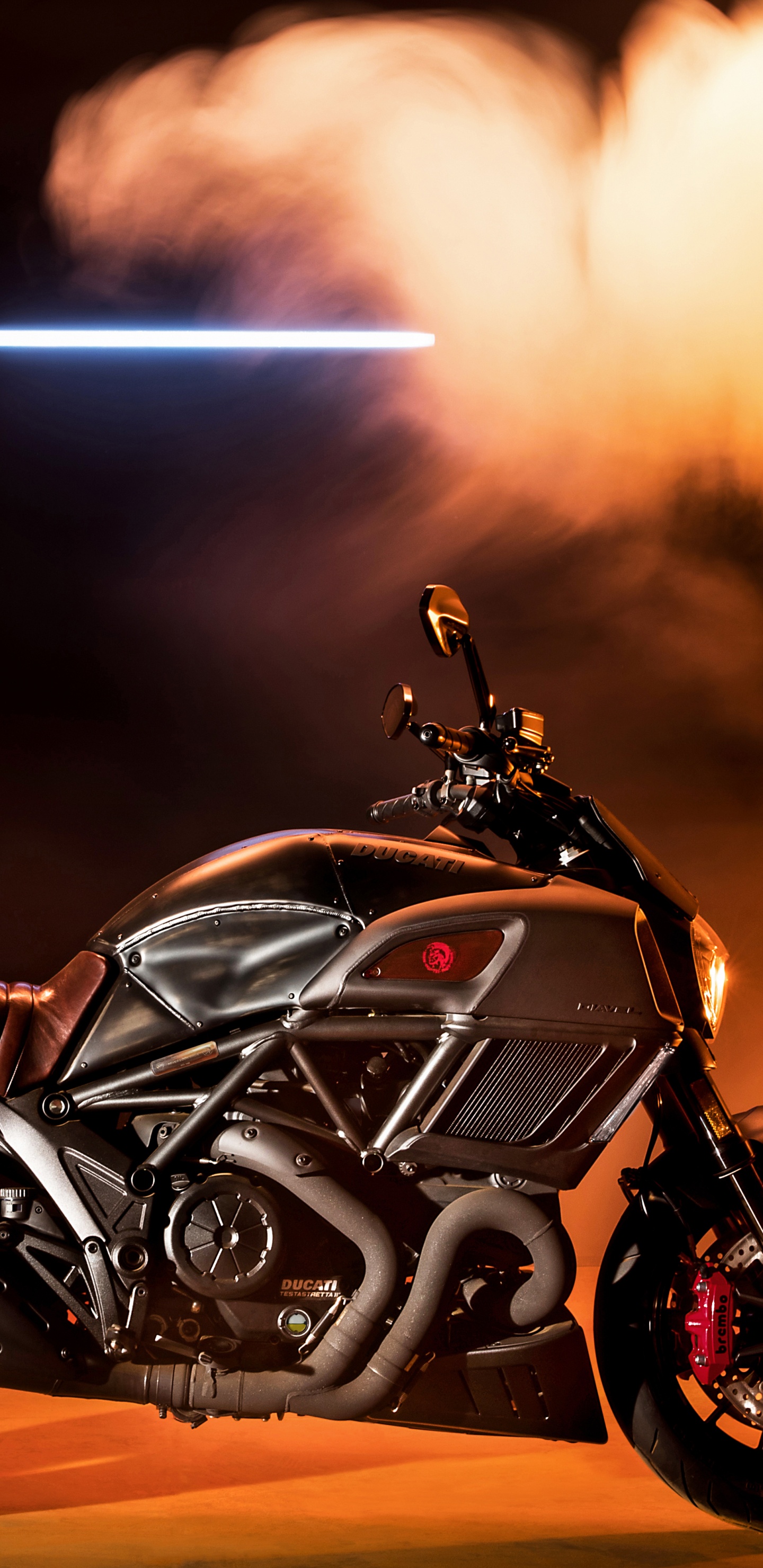 Schwarz-rotes Sportrad. Wallpaper in 1440x2960 Resolution