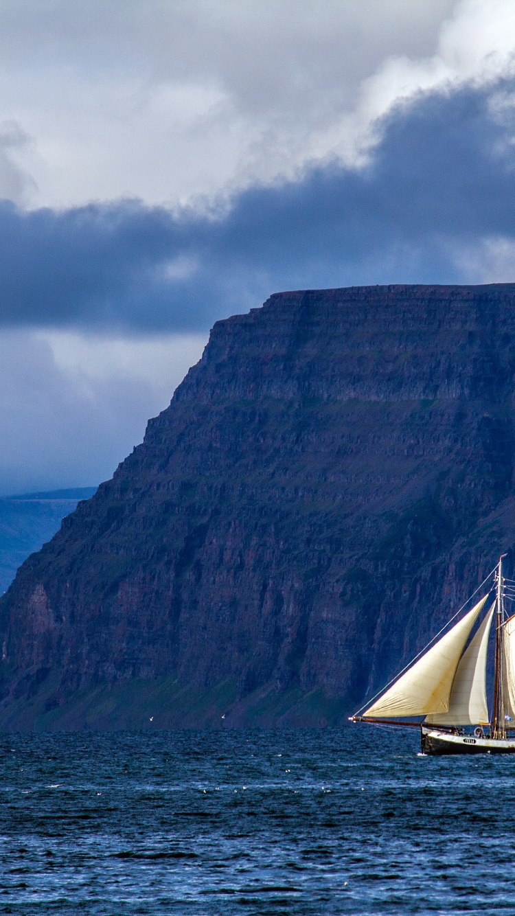Sea, Safjrur, Cloud, Water, Boat. Wallpaper in 750x1334 Resolution
