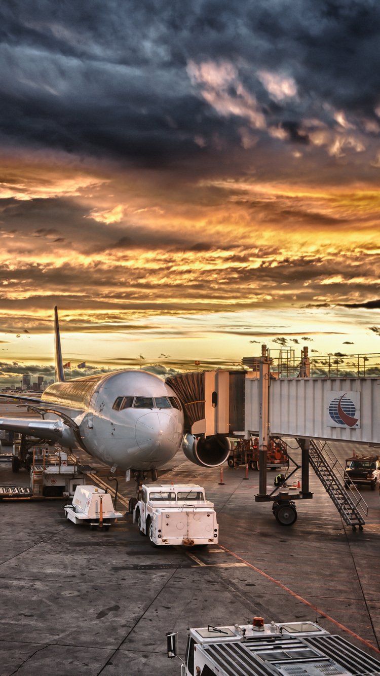 Aeronave, Boeing 767, Boeing Co, Aviación, Aeropuerto. Wallpaper in 750x1334 Resolution