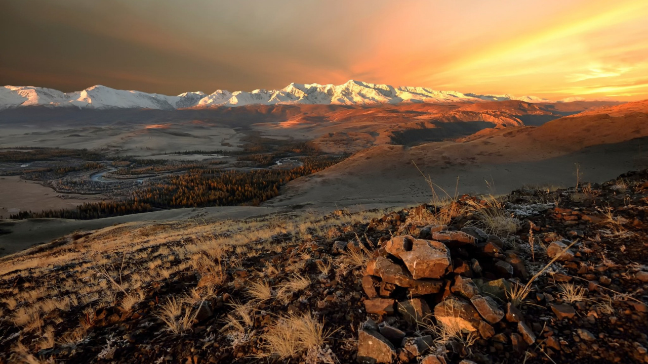 Brown and Gray Rocky Mountain Under White Cloudy Sky During Daytime. Wallpaper in 1280x720 Resolution