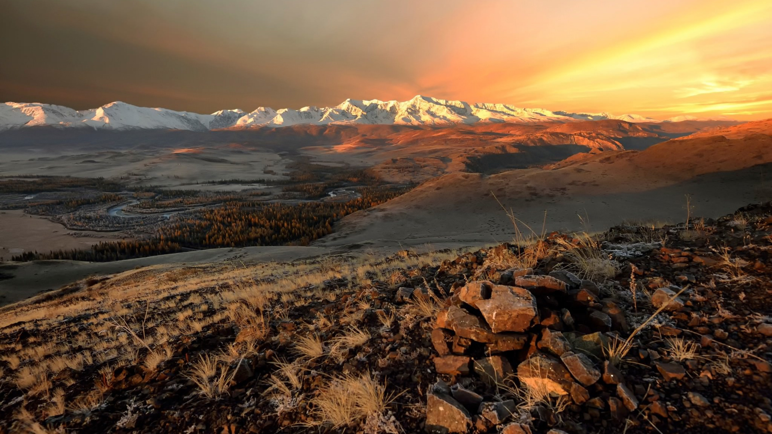 Brown and Gray Rocky Mountain Under White Cloudy Sky During Daytime. Wallpaper in 2560x1440 Resolution