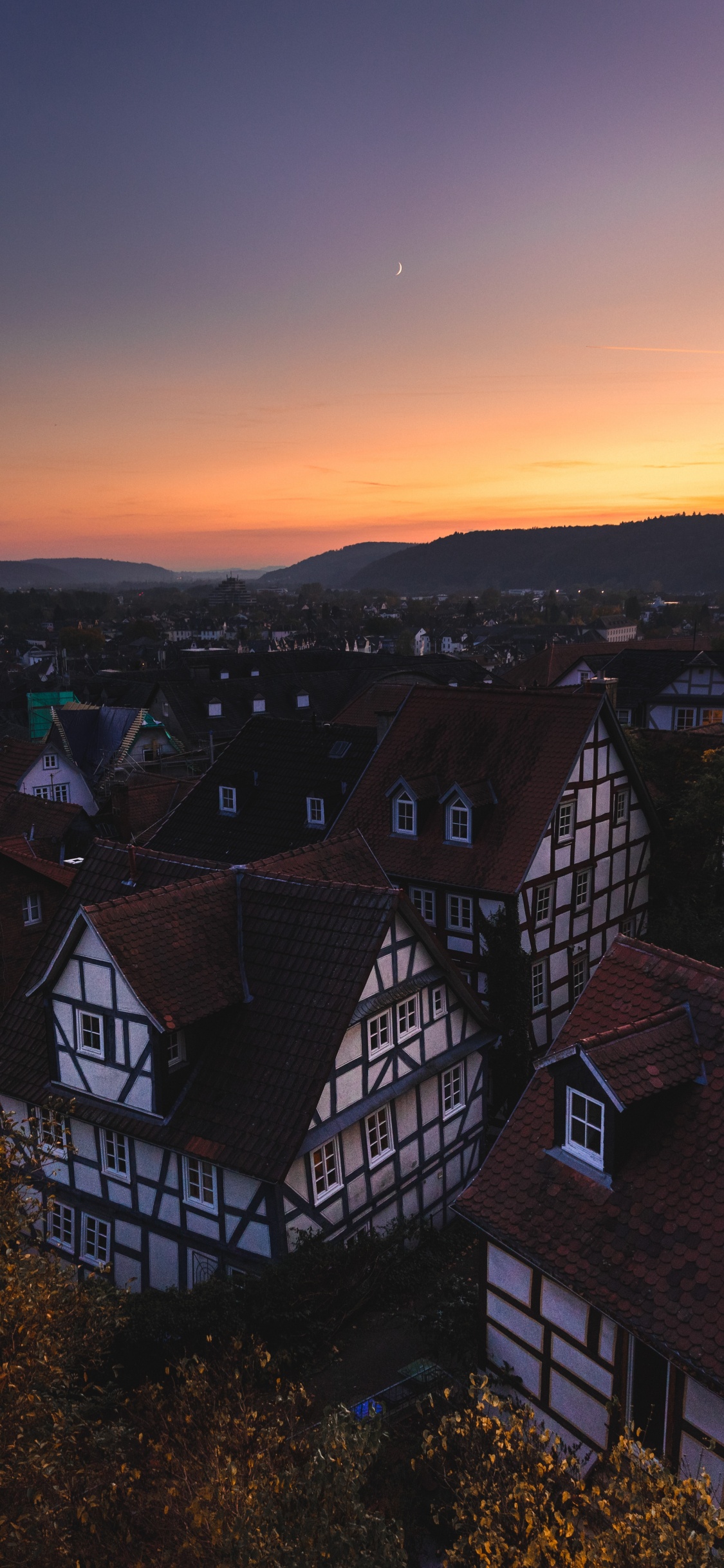 Luftaufnahme Der Stadt Bei Sonnenuntergang. Wallpaper in 1125x2436 Resolution