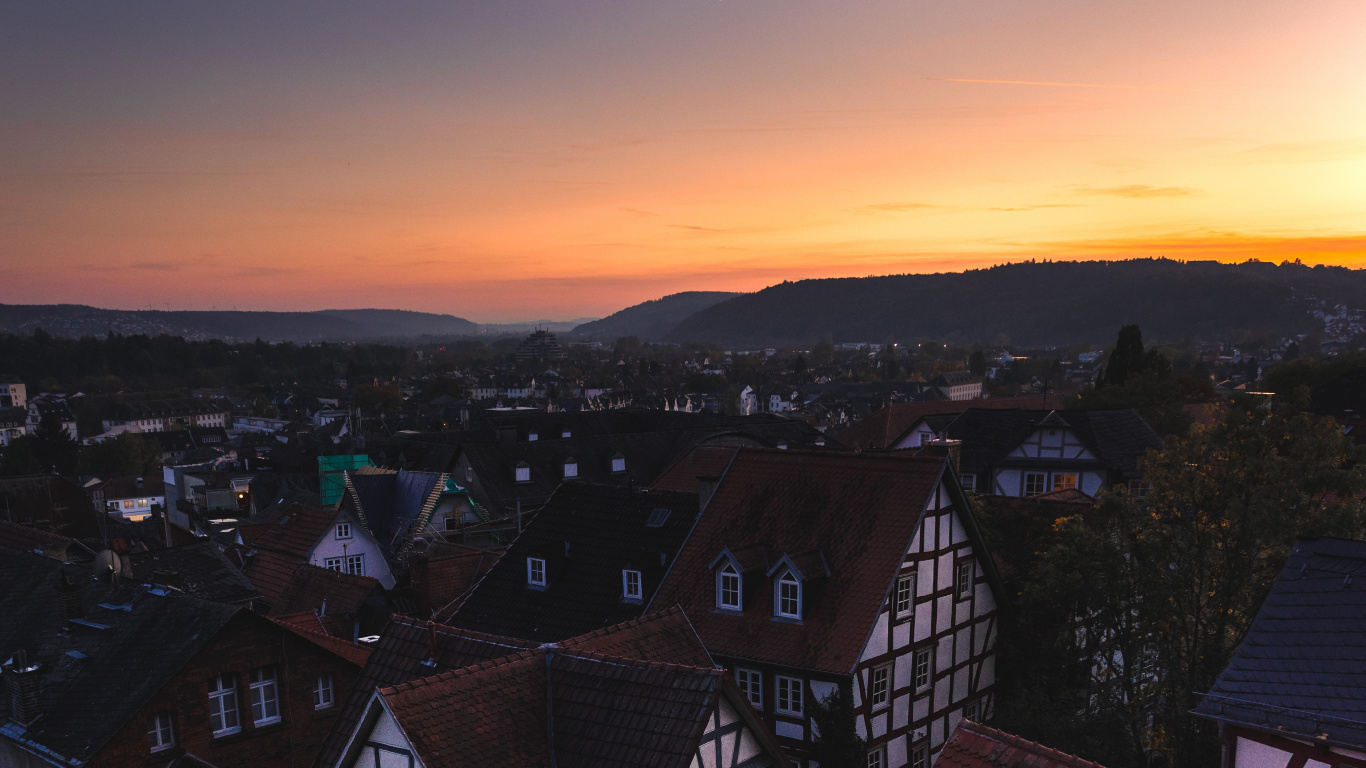 Luftaufnahme Der Stadt Bei Sonnenuntergang. Wallpaper in 1366x768 Resolution