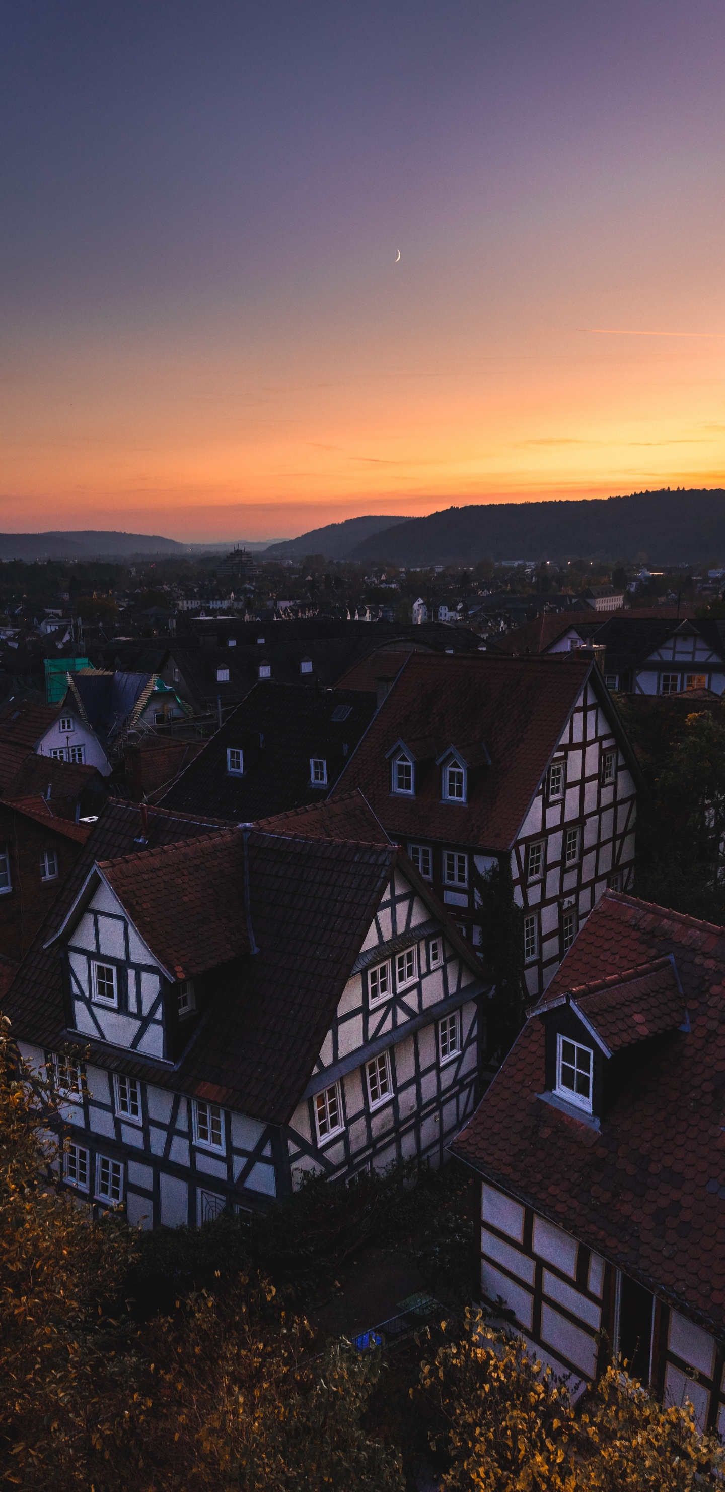 Luftaufnahme Der Stadt Bei Sonnenuntergang. Wallpaper in 1440x2960 Resolution