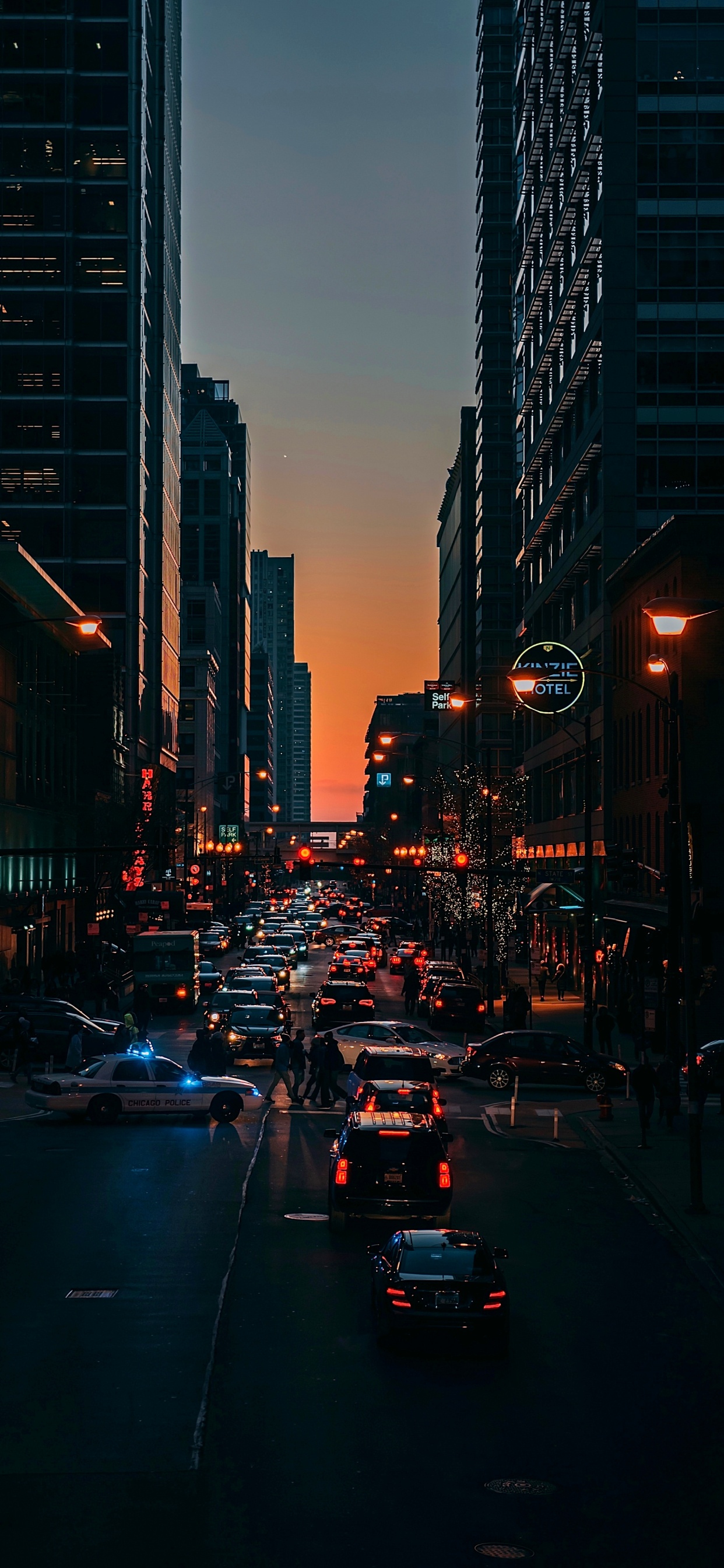 Straßenbahnplatz, du Bist Hier Weggegangen, Gebäude, Car, Tageszeit. Wallpaper in 1242x2688 Resolution