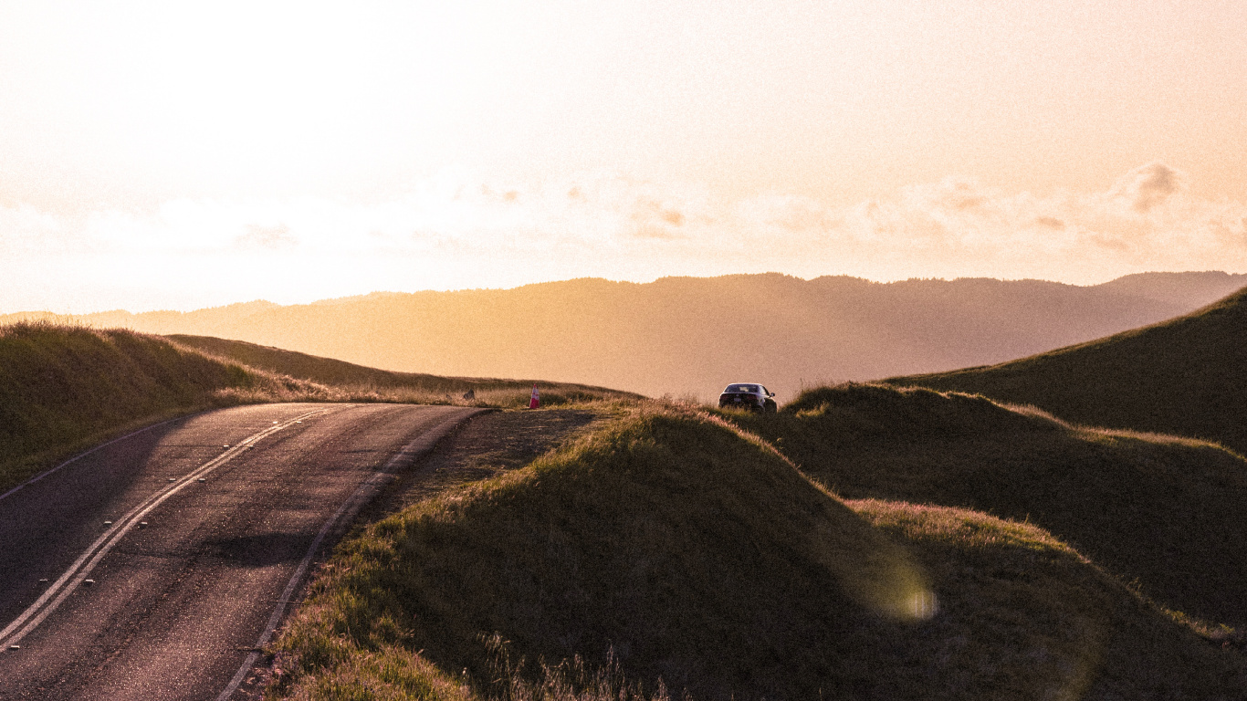 Highland, Colline, Prairie, Environnement Naturel, Matin. Wallpaper in 1366x768 Resolution