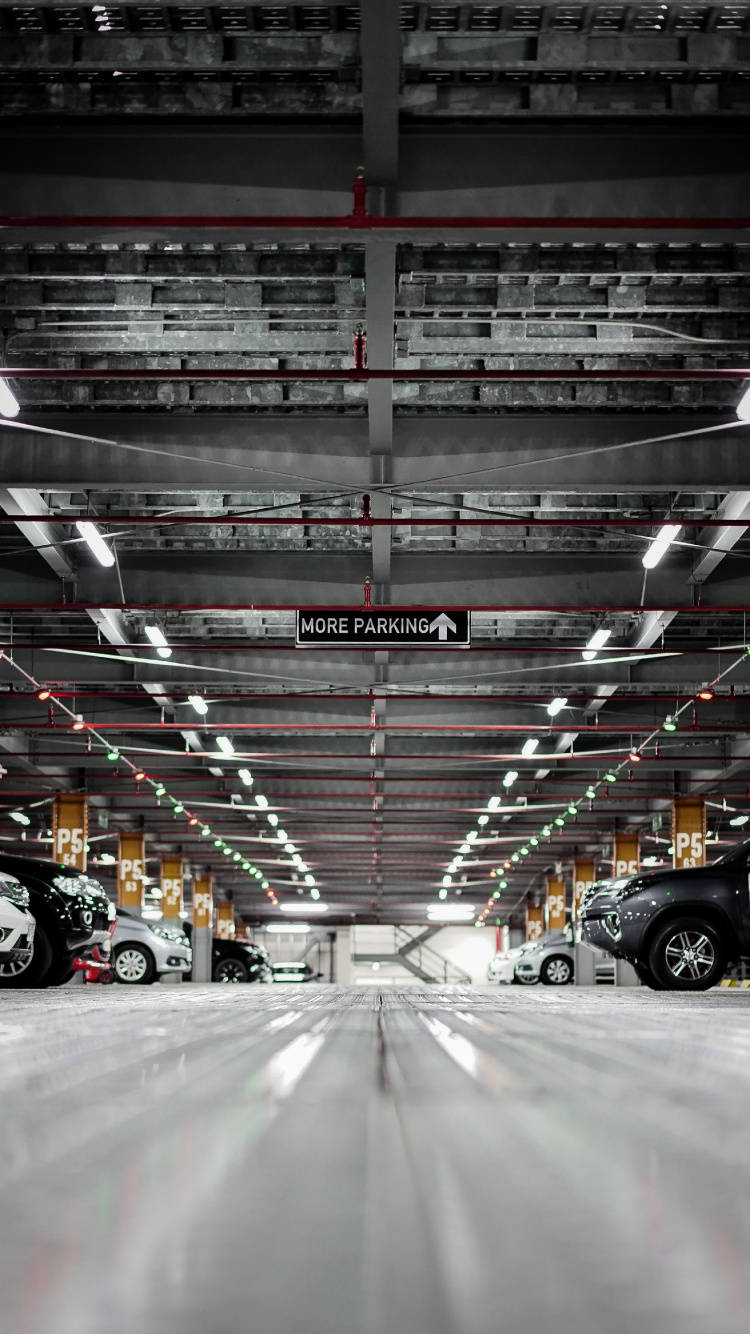 Coches en la Carretera Durante el Día.. Wallpaper in 750x1334 Resolution