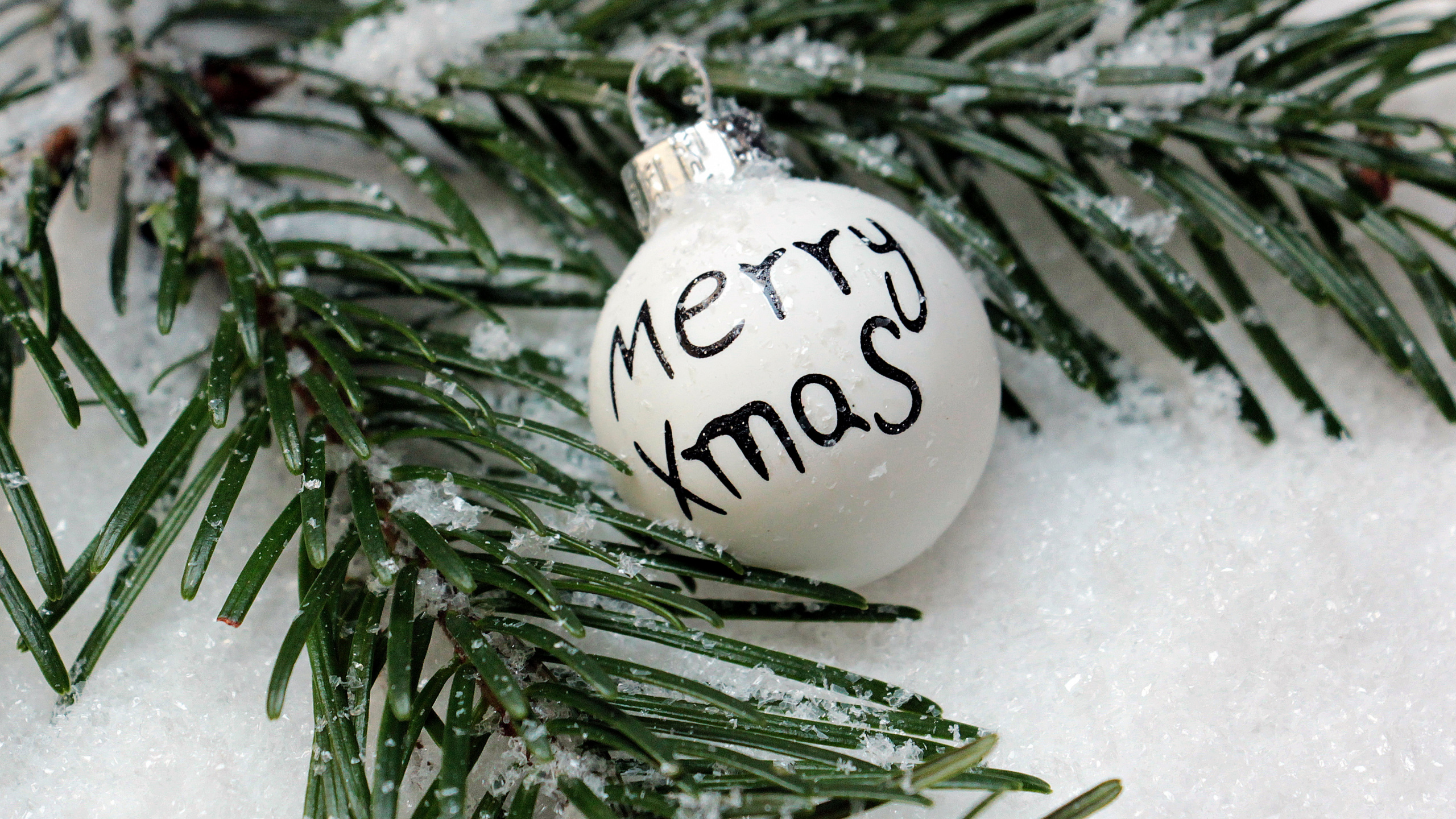 Le Jour De Noël, Ornement de Noël, Épinette du Colorado, Sapin, Neige. Wallpaper in 2560x1440 Resolution