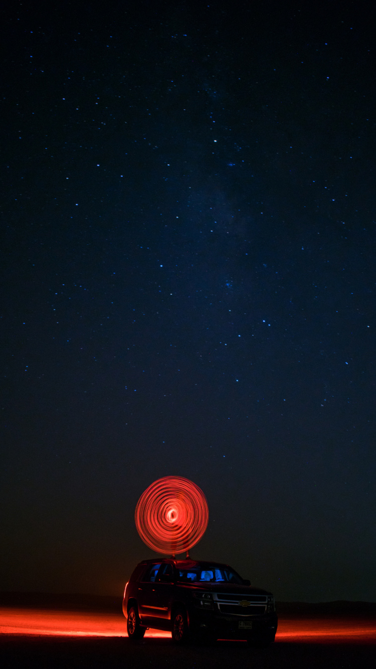 Carpa Cúpula Iluminada en Negro y Rojo Bajo la Noche Estrellada. Wallpaper in 750x1334 Resolution