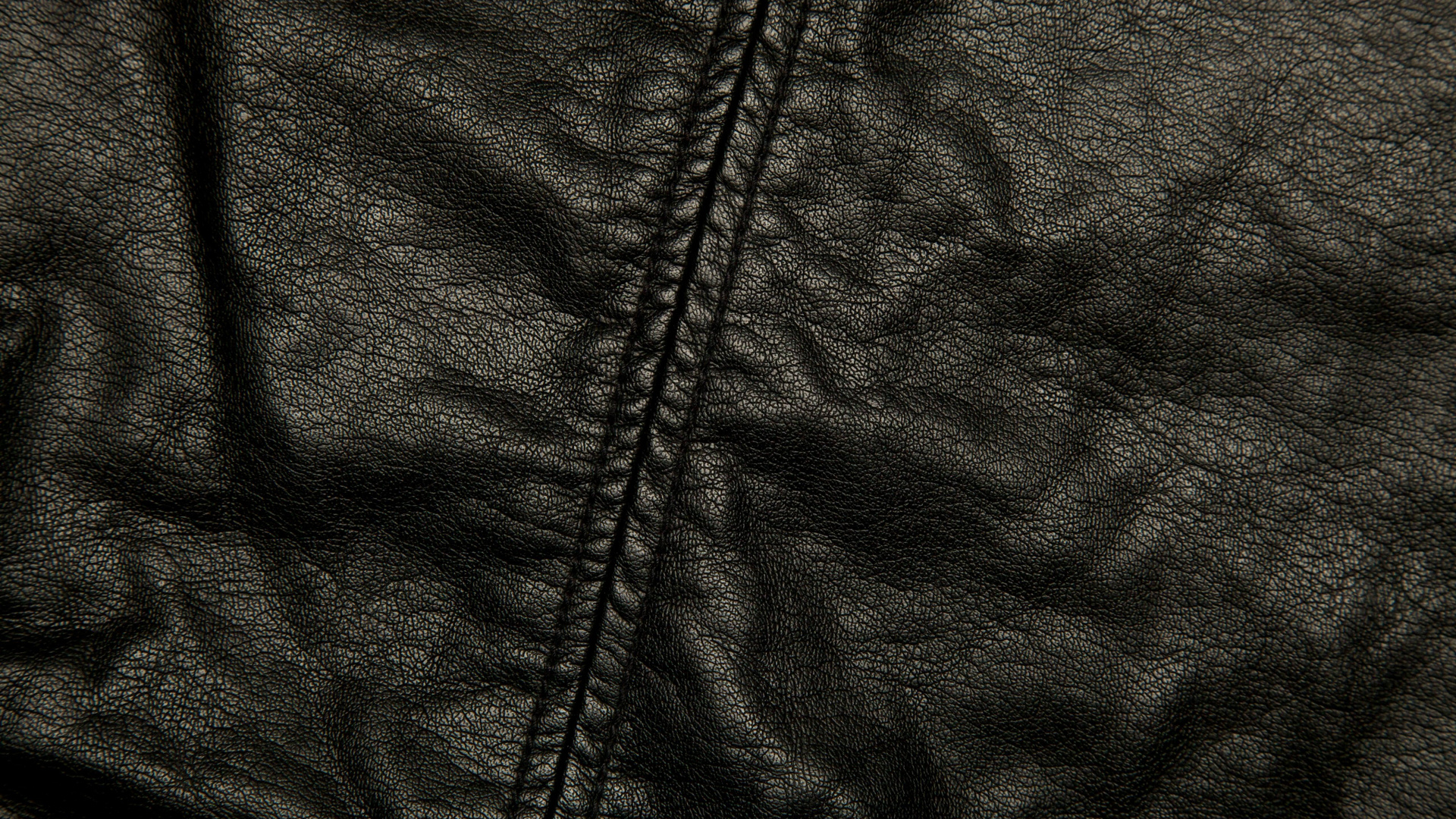 Schwarze Reißverschlussjacke Auf Weißem Textil. Wallpaper in 1920x1080 Resolution