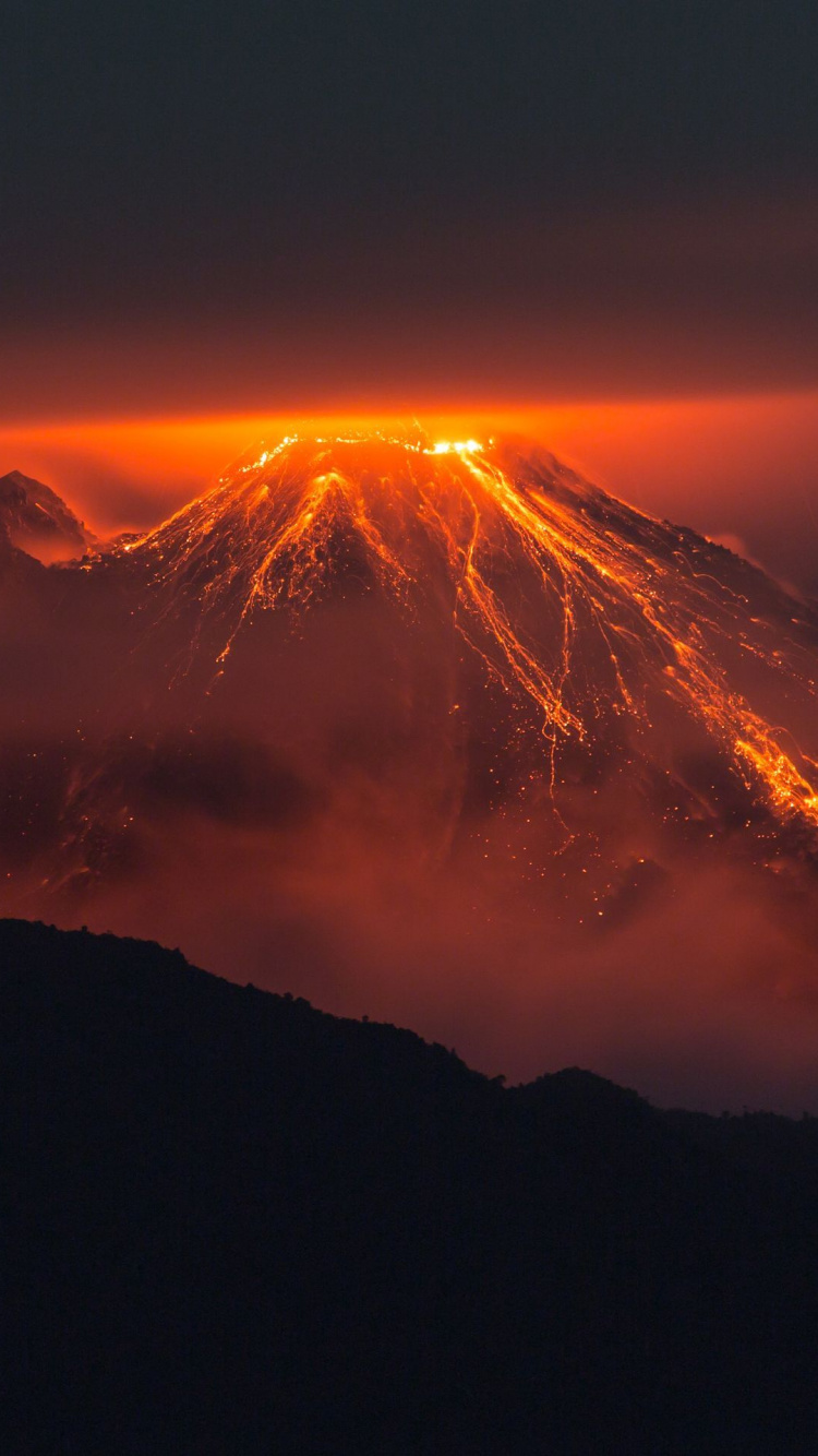 Silhouette de Montagne Pendant le Coucher du Soleil. Wallpaper in 750x1334 Resolution