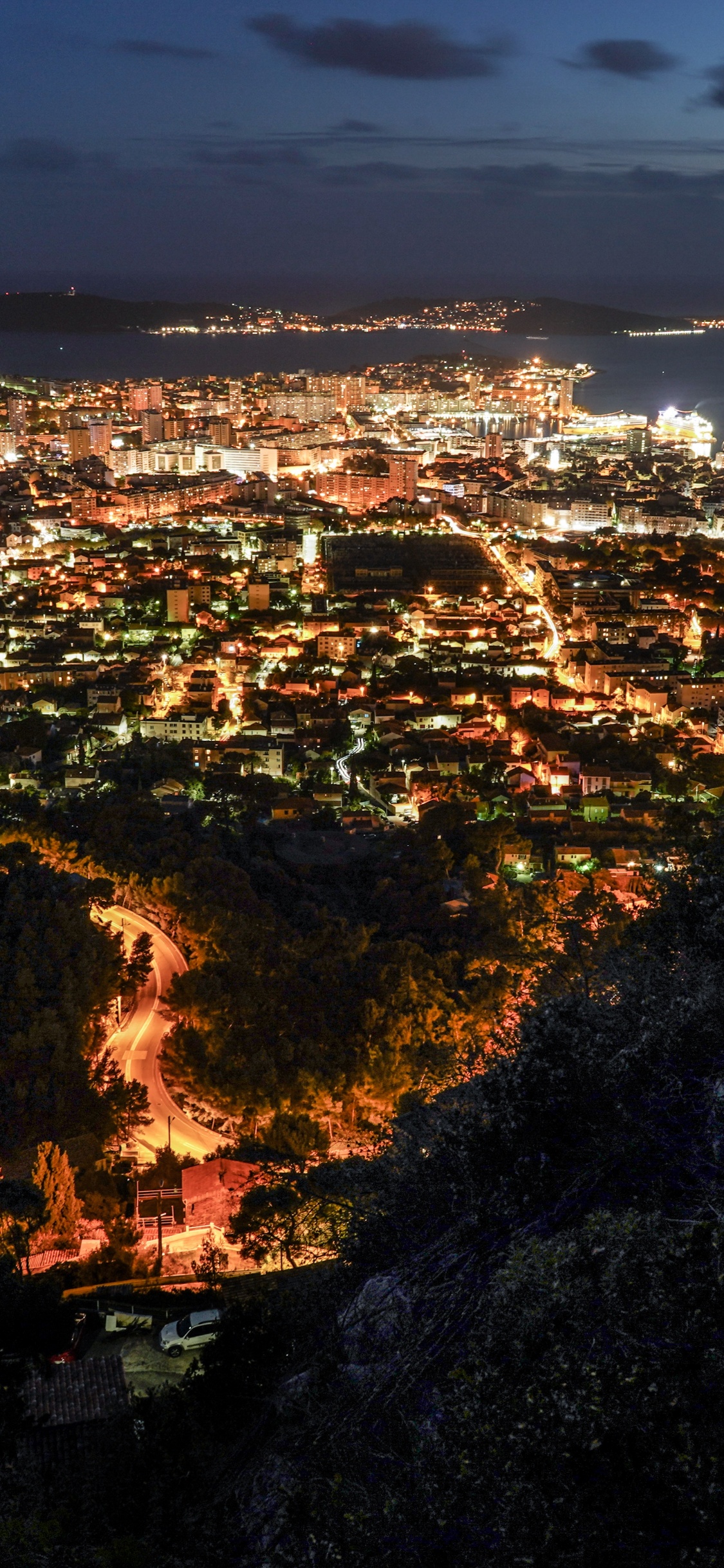 Nuit, Zone Urbaine, Horizon, Soir, Ciel. Wallpaper in 1125x2436 Resolution