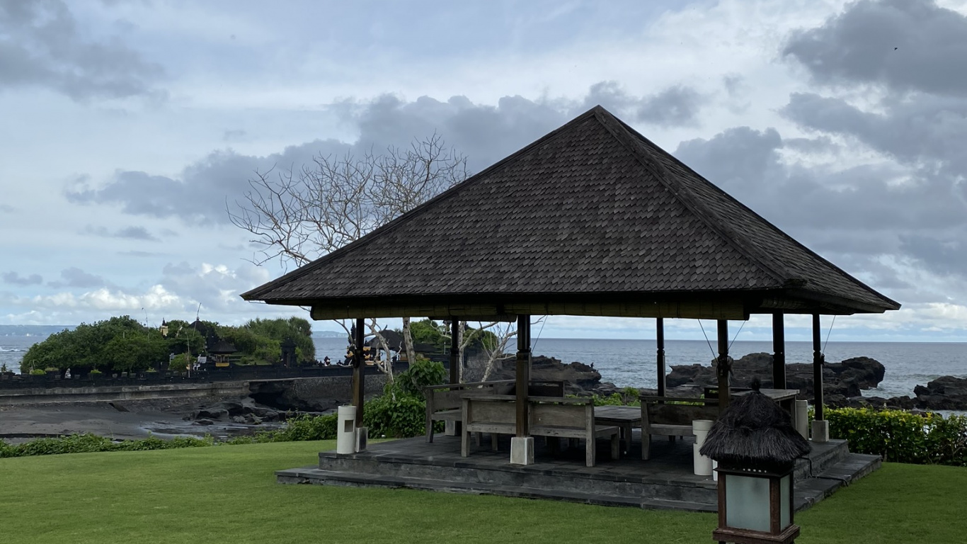 Gazebo, Les Terres Beaucoup, Plaine, Prairie, Table D'extérieur. Wallpaper in 1366x768 Resolution