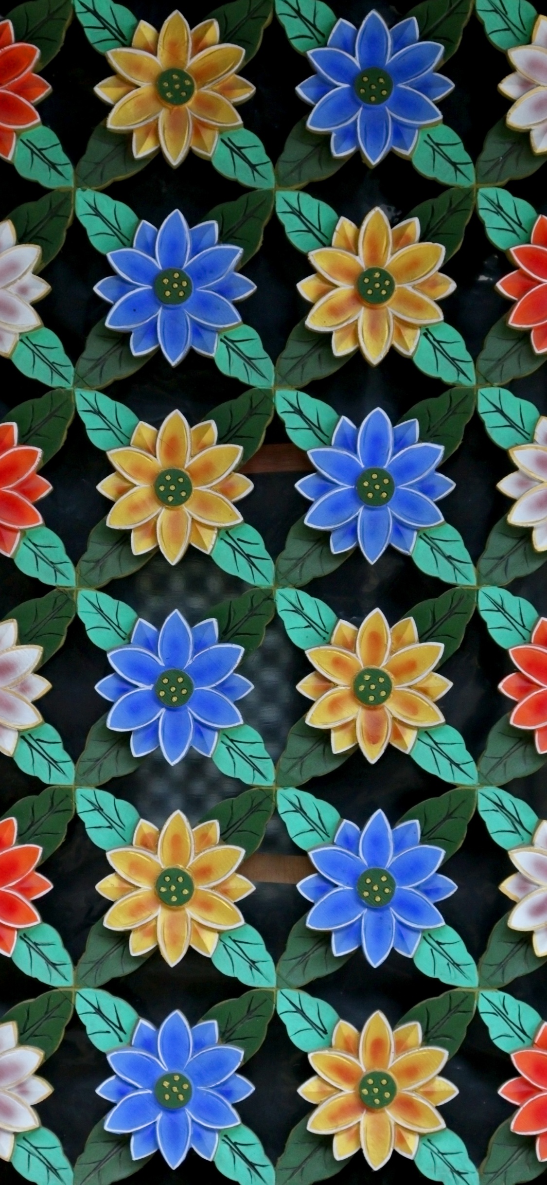 Fleurs Roses Bleues et Blanches. Wallpaper in 1125x2436 Resolution