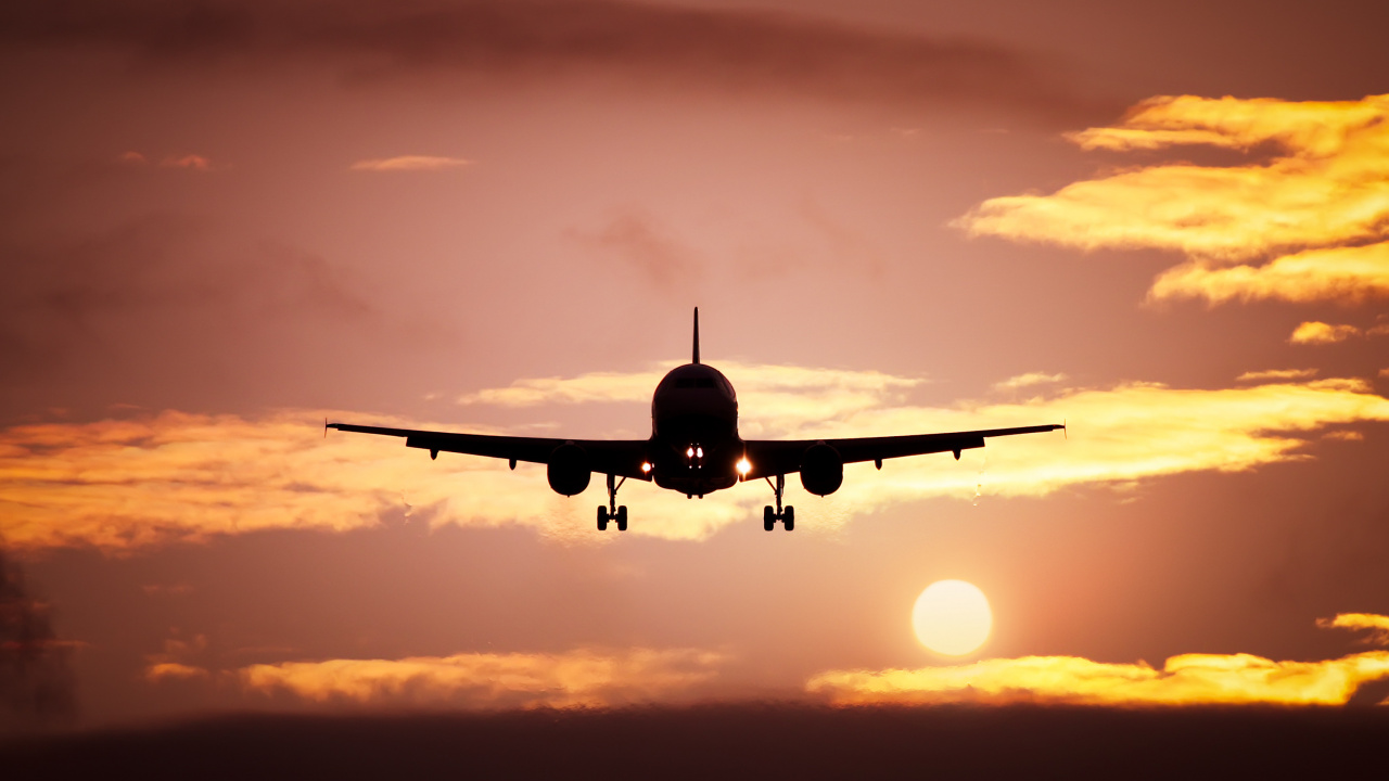 Airplane Flying in The Sky During Sunset. Wallpaper in 1280x720 Resolution