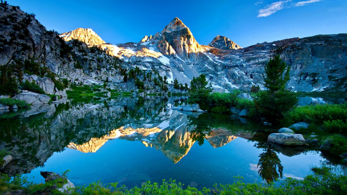 Snow Covered Mountain Near Lake During Daytime. Wallpaper in 1366x768 Resolution