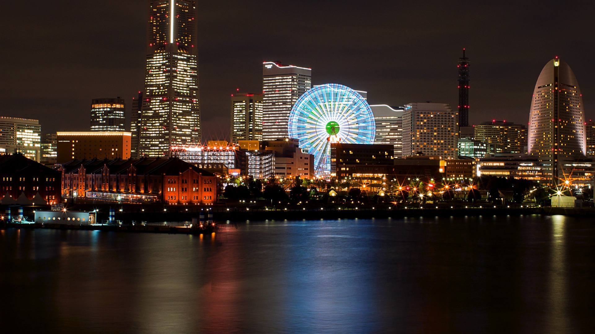 Riesenrad in Der Nähe Von Stadtgebäuden Während Der Nacht. Wallpaper in 1920x1080 Resolution